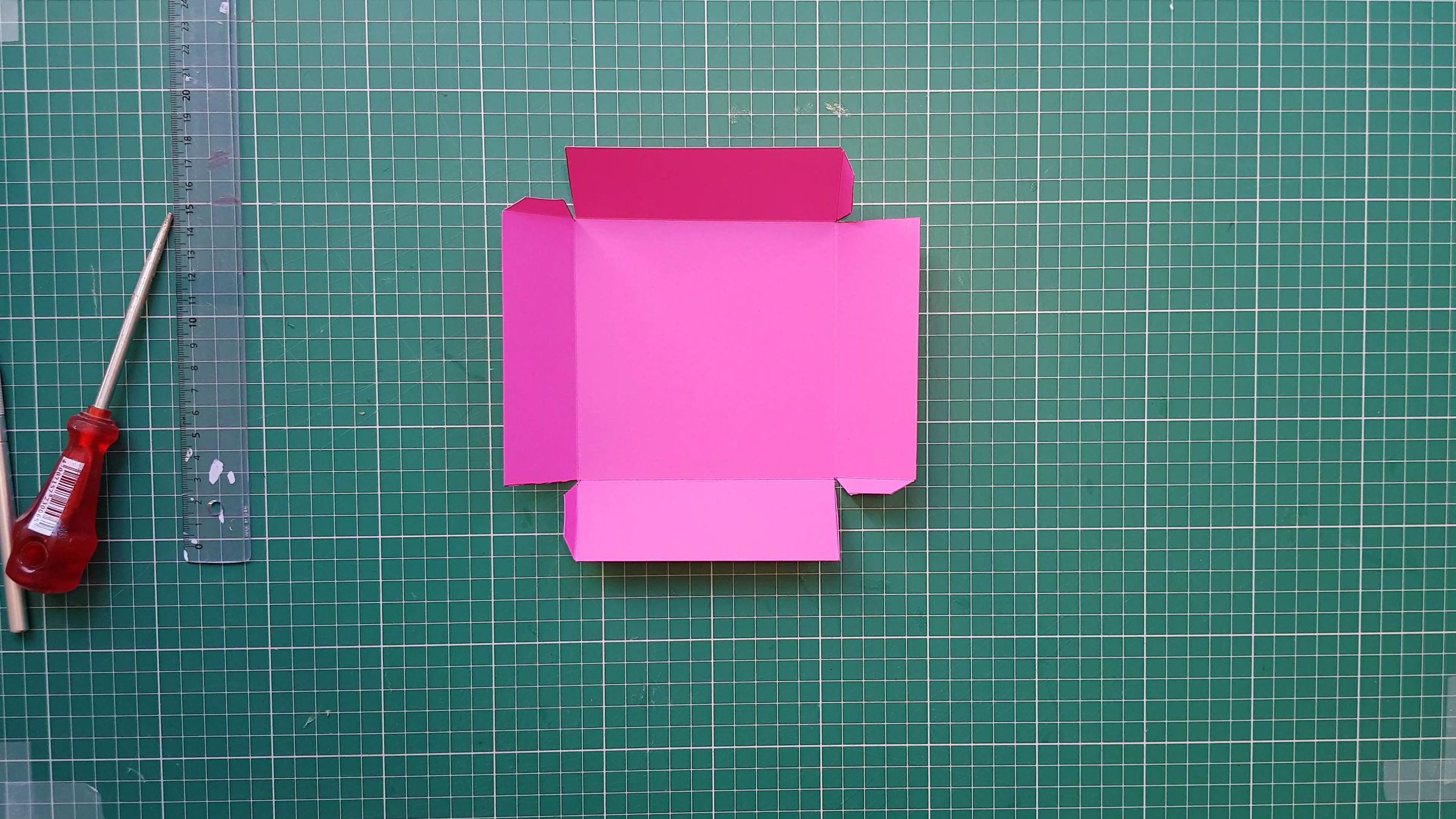 02-Cut out the layers and box cover 05.jpg