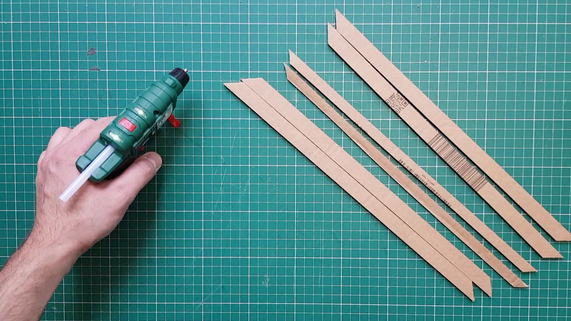 03 - Make a cardboard Frame 01.jpg