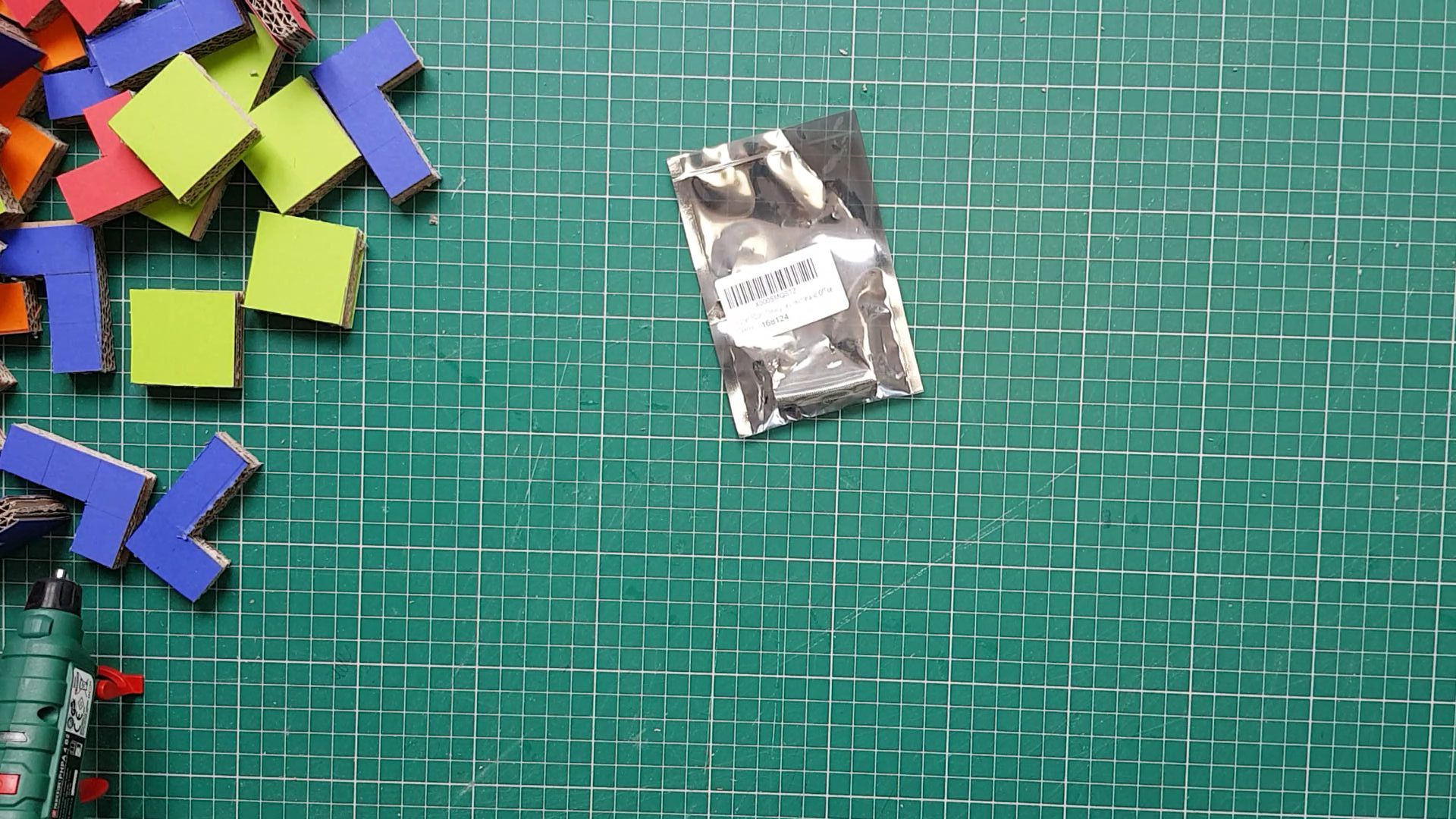 07 - Add the Neodyme magnets 01.jpg