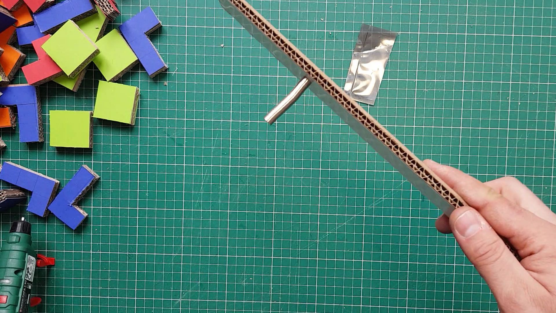 07 - Add the Neodyme magnets 03.jpg