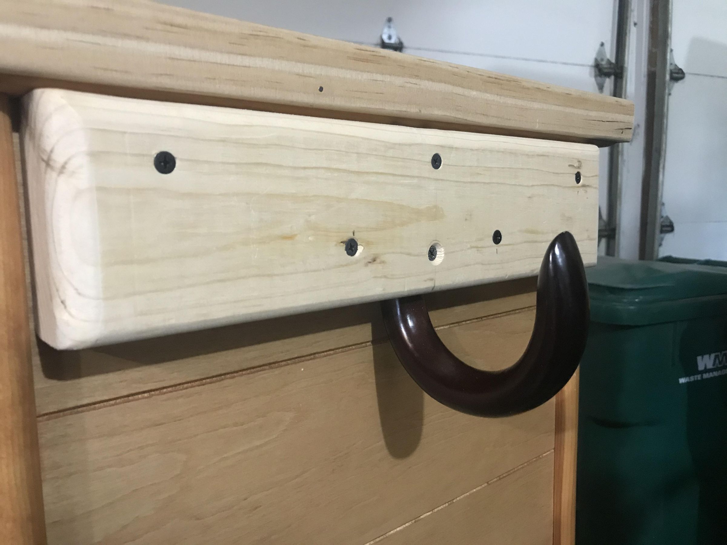 08_chairHookMount.jpg