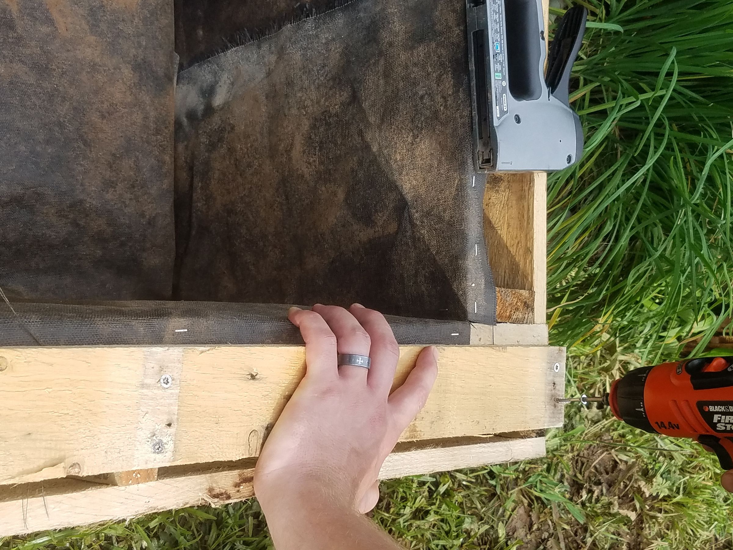 20160604_174739 Fasten The Slats To the Top.jpg