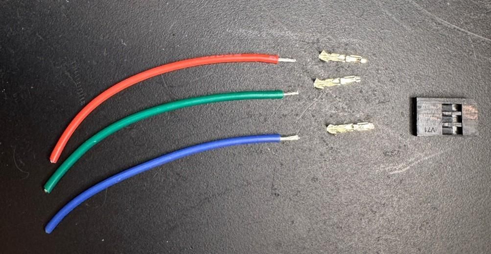 3 Leitungen Buchsen Geh&auml;use.jpg