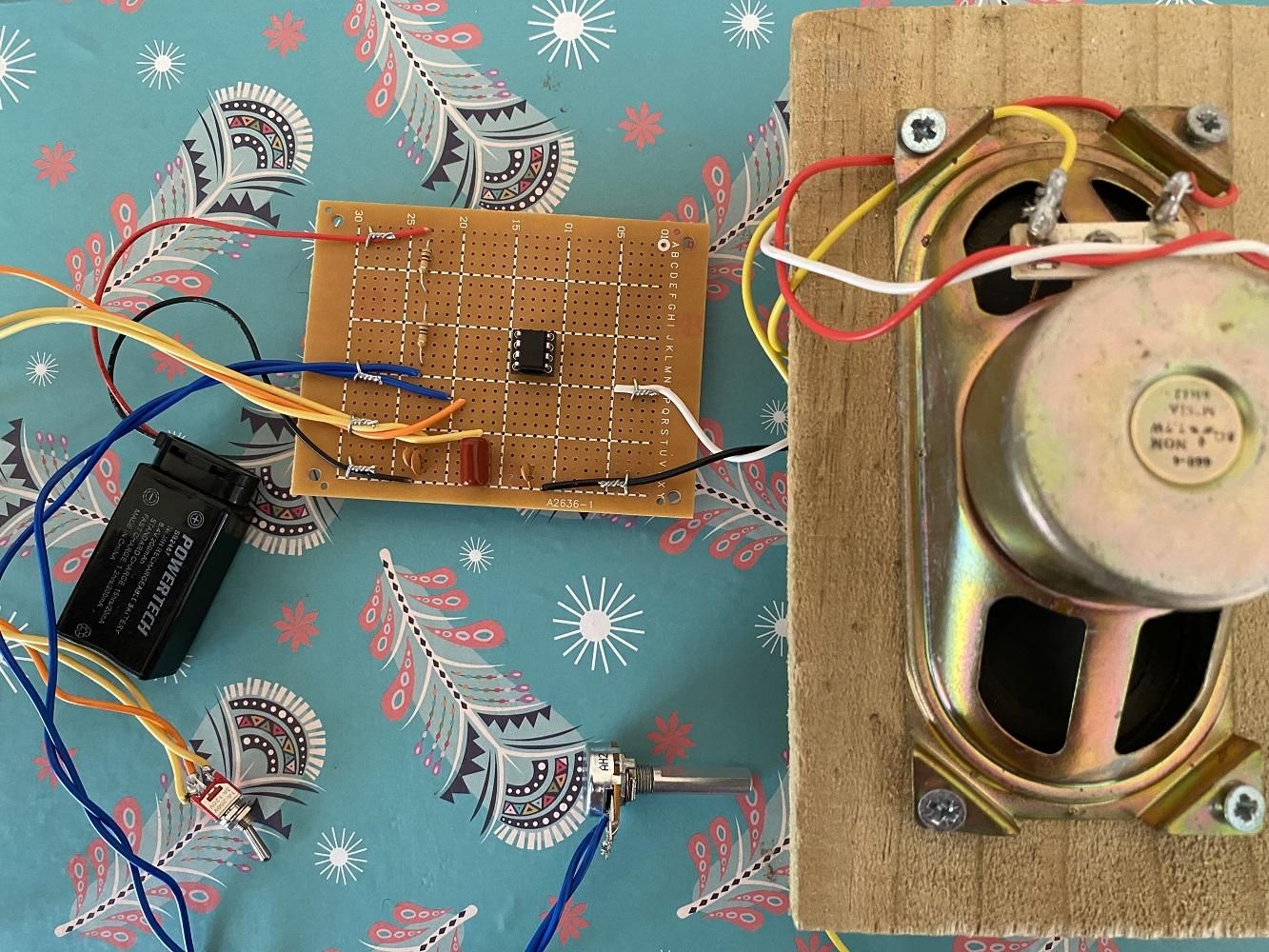 555 Timer Oscillator 06 Step 04 Testing Photo 1.jpg