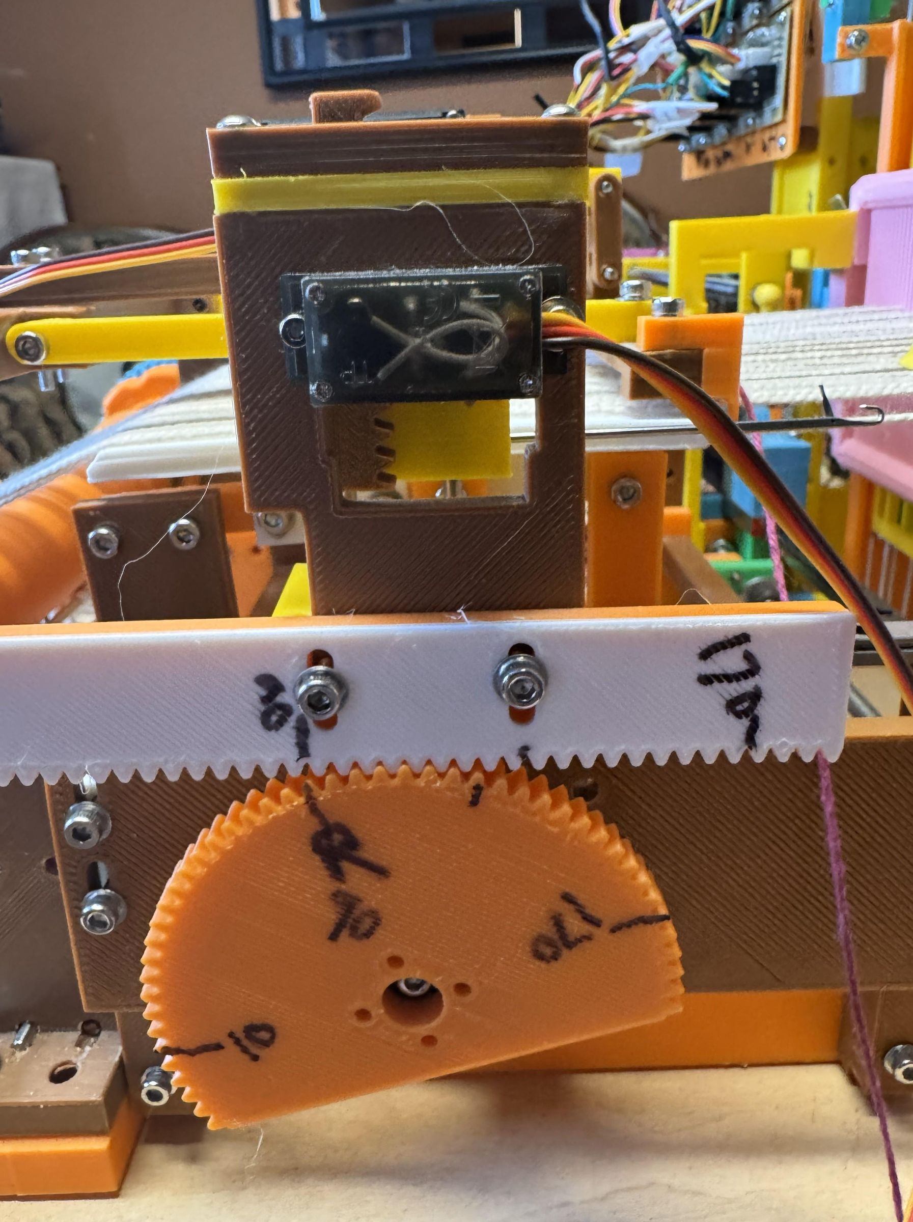 5_Right_LH_Servo_Gear.jpg