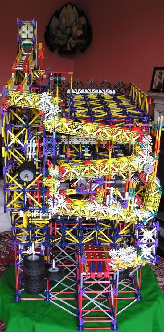 9 K'Nex Fruit Machine Mark 3 - Rear.JPG