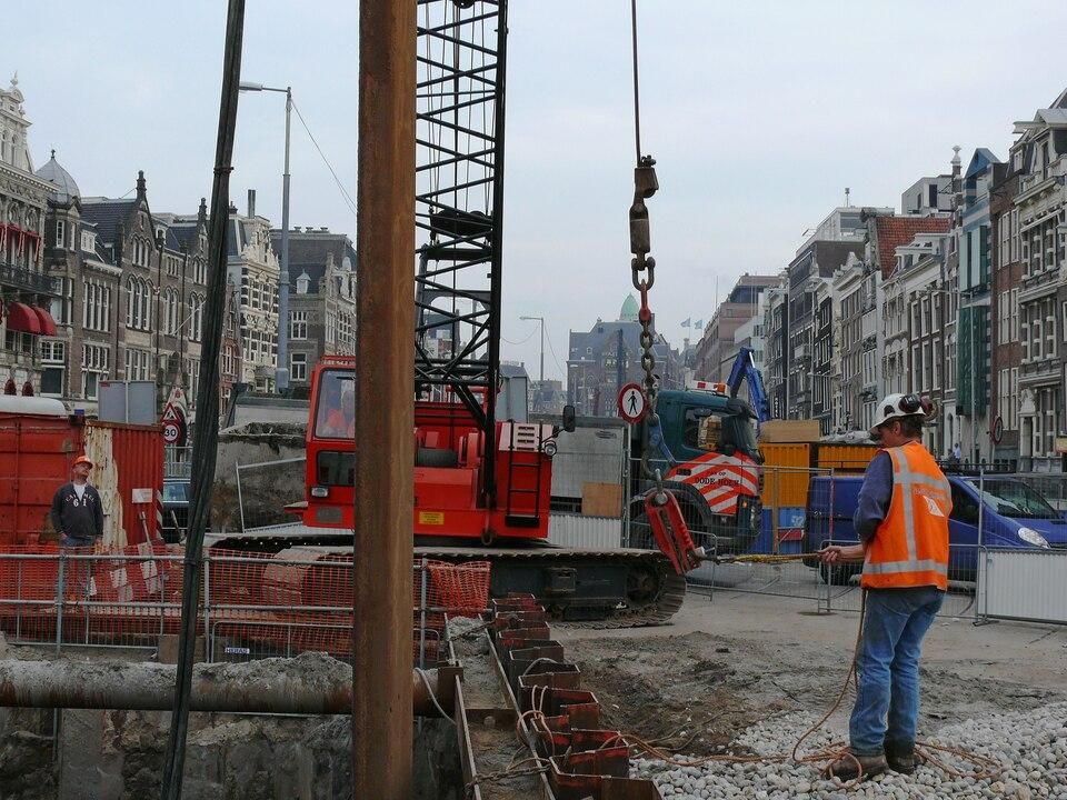 A_construction_worker_is_busy_with_a_building_crane;_he_is_doing_sheet_piling_in_the_road_Rokin_for_the_future_metro_North-South_line_in_Amsterdam_city;_free_photo_by_Fons_Heijnsbroek,_Spring_2007.tif.jpg