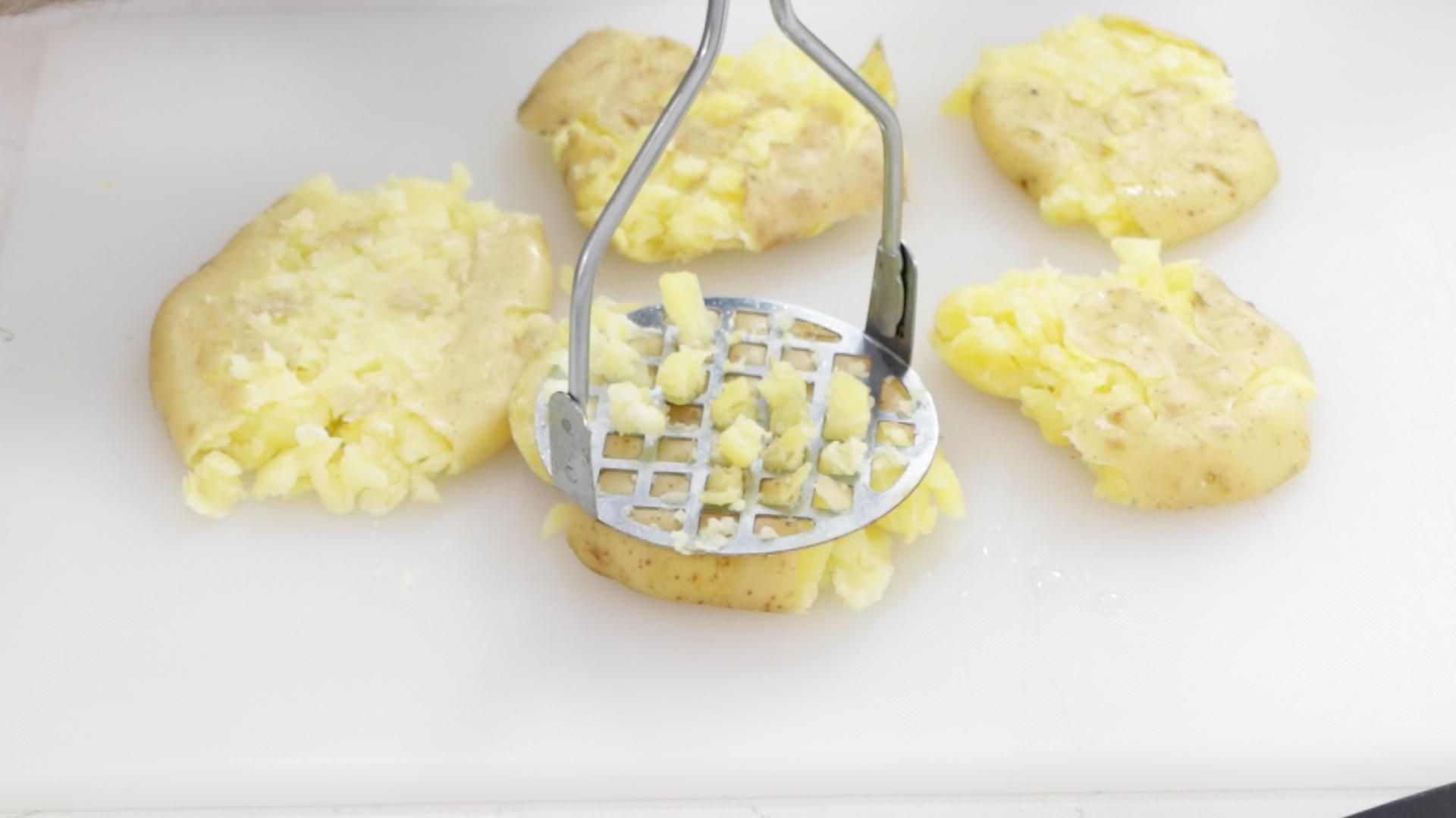 Air Fryer Smashed Potatoes.00_04_05_22.Still004.jpg