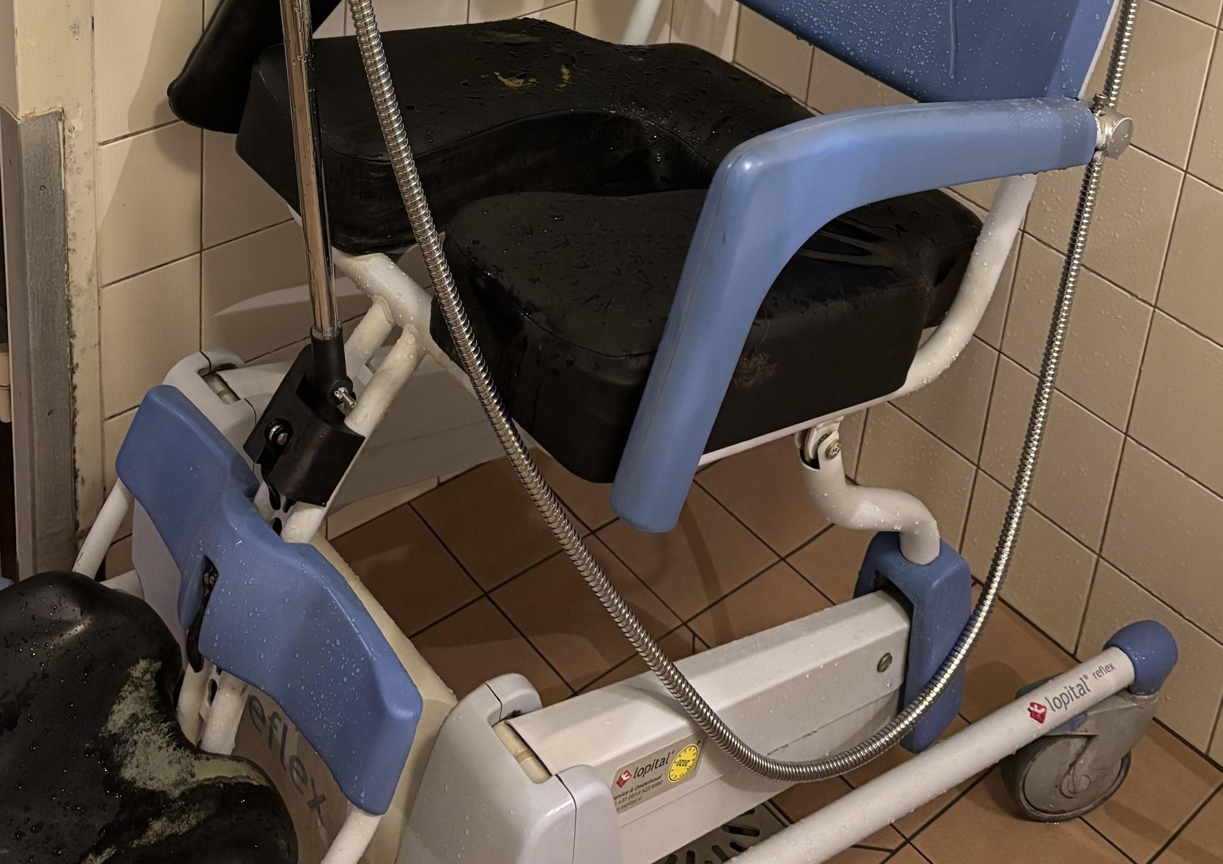 Bevestig-op-de-douchestoel.jpeg