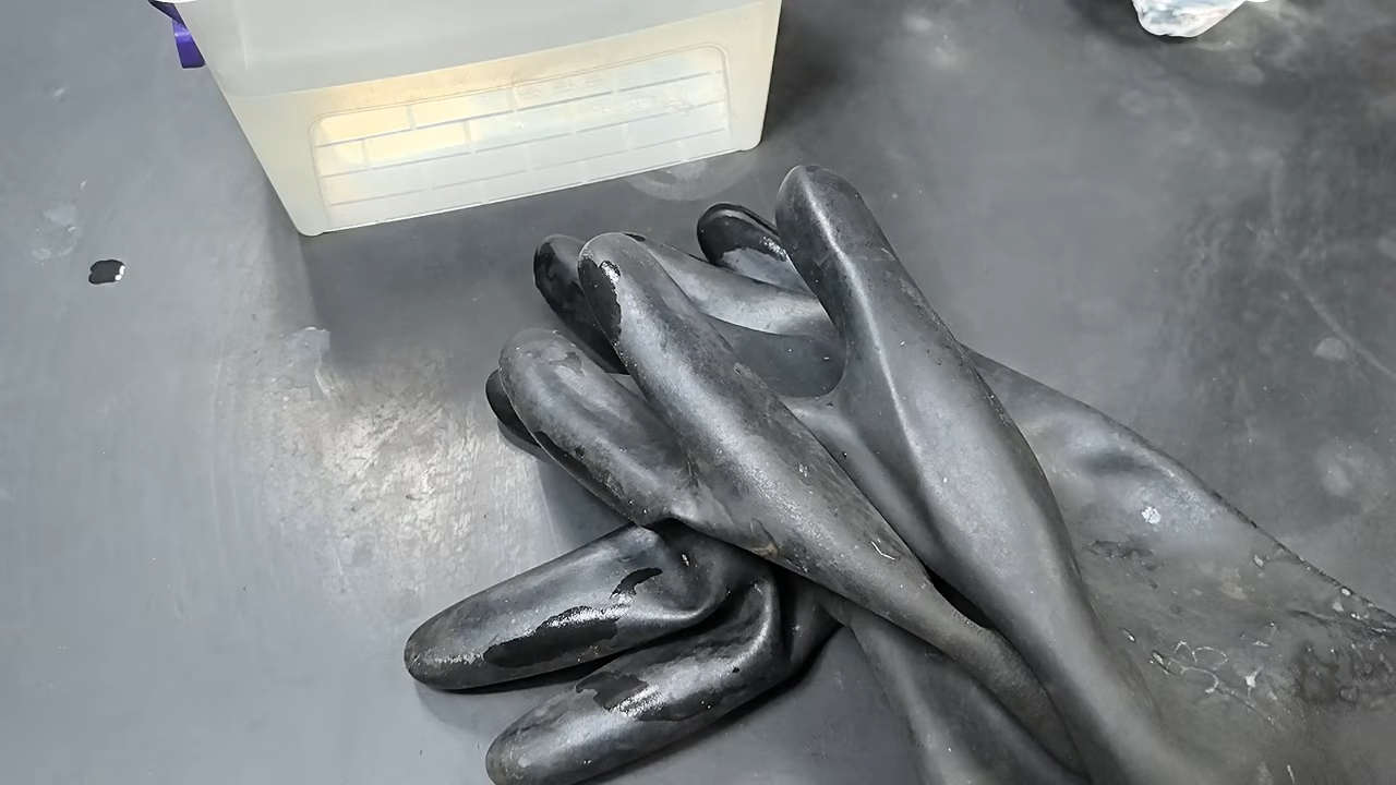 Cheap &amp; Acid-Free Zinc Plating! Electroplating &amp; Restoration Tips 0-36 screenshot.png