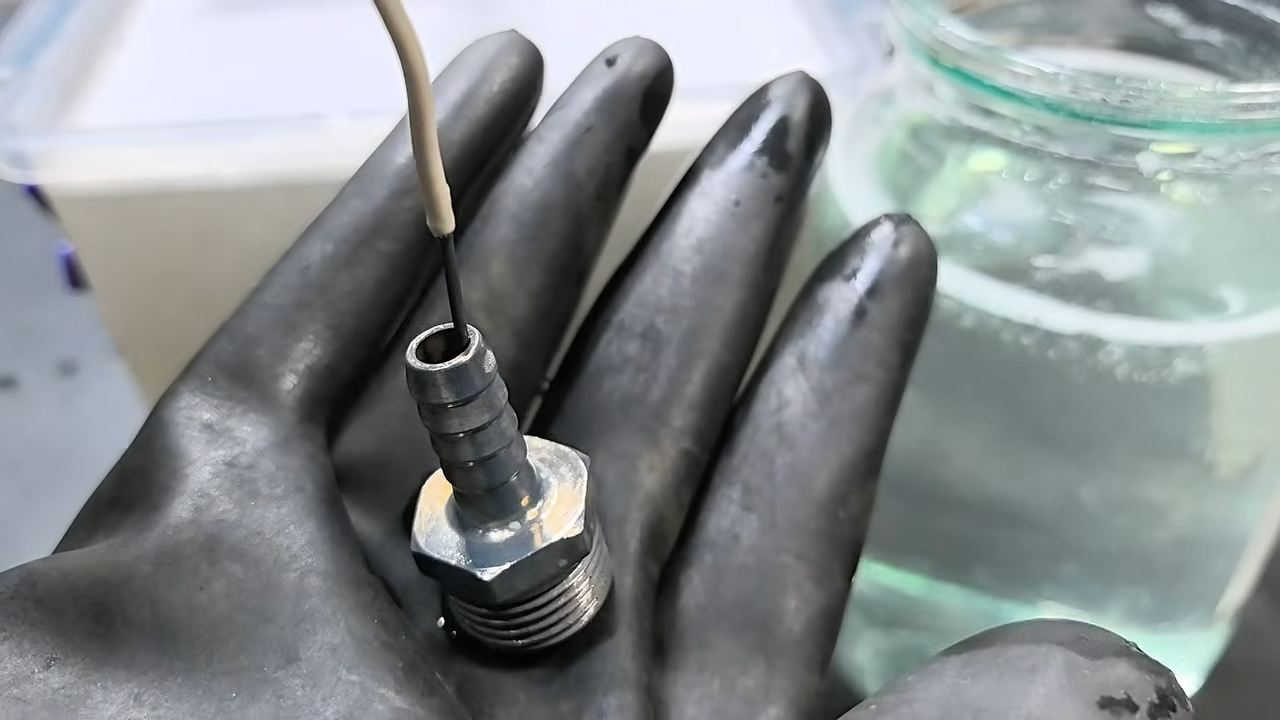 Cheap &amp; Acid-Free Zinc Plating! Electroplating &amp; Restoration Tips 8-36 screenshot.png
