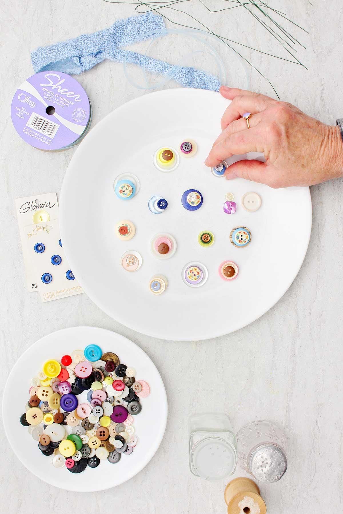 Cute-Button-Flowers-in-a-Salt-Shaker-DIY-2.jpg