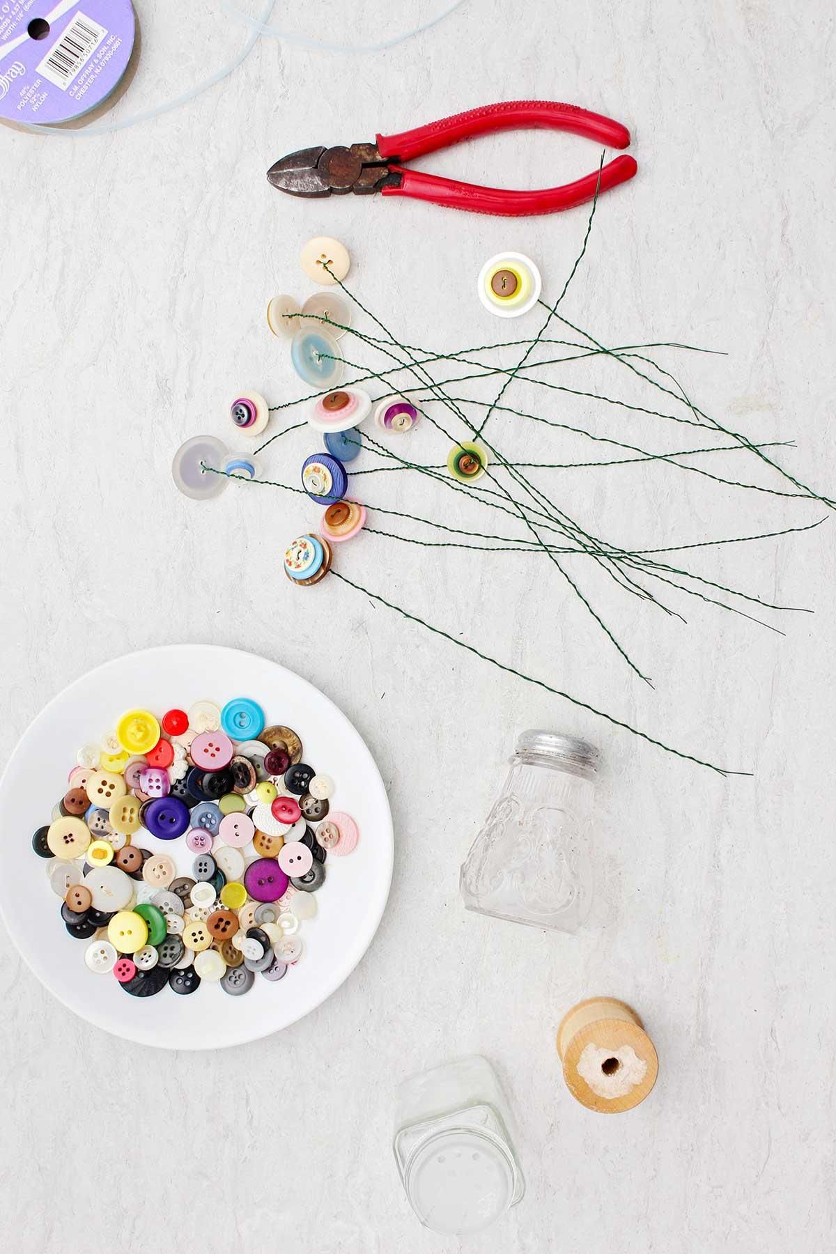 Cute-Button-Flowers-in-a-Salt-Shaker-DIY-8.jpg