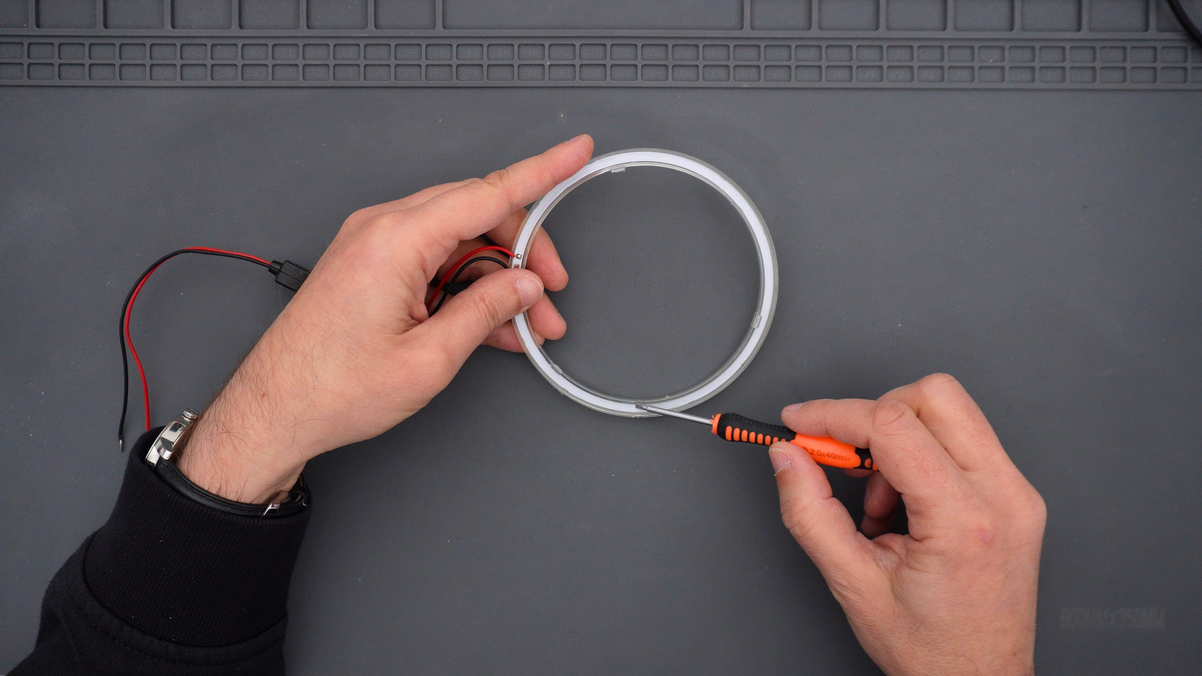 DIY Portable LED Ring Light with Quick Release (3D Printed)5.png