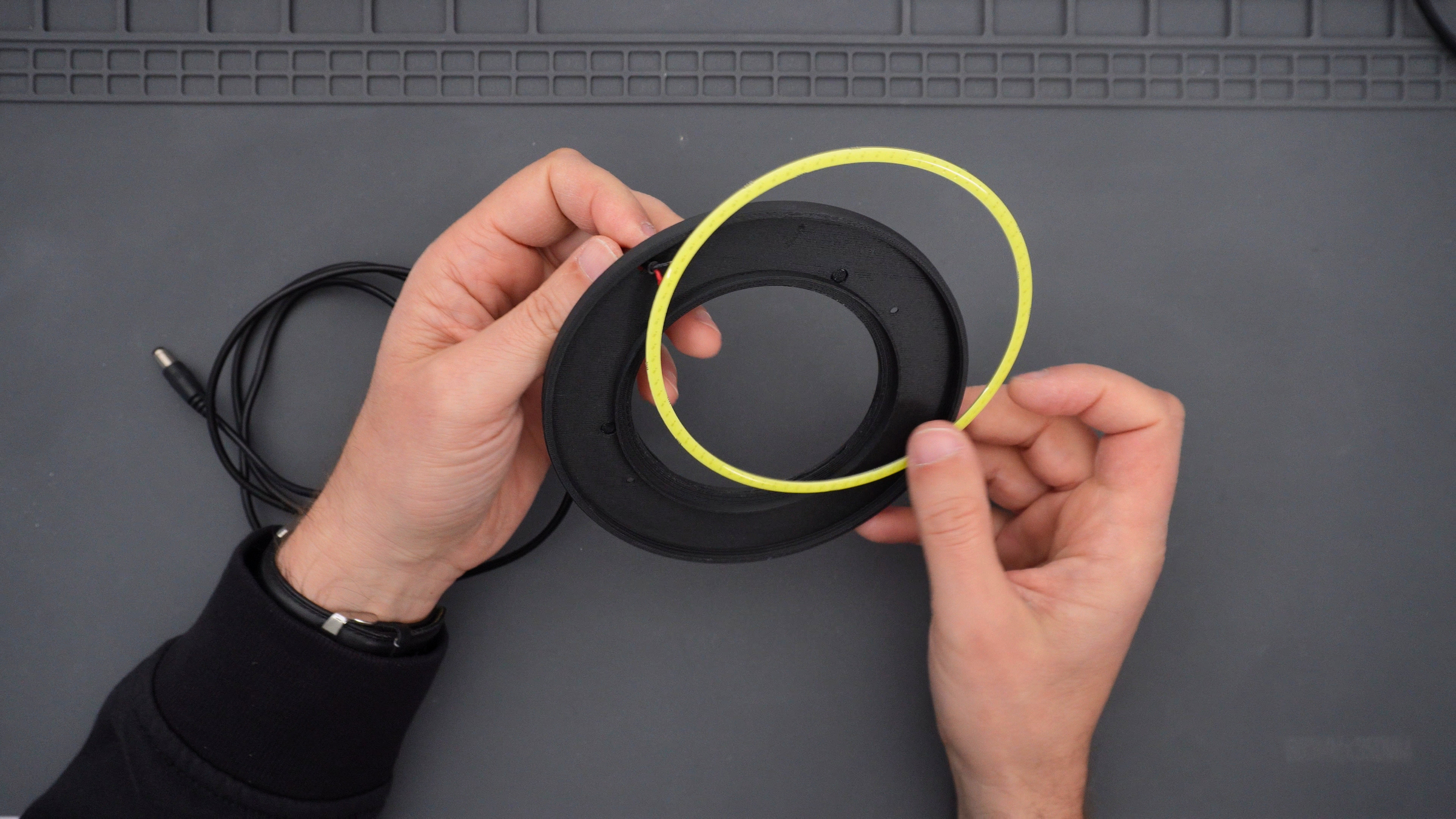 DIY Portable LED Ring Light with Quick Release (3D Printed)6.png