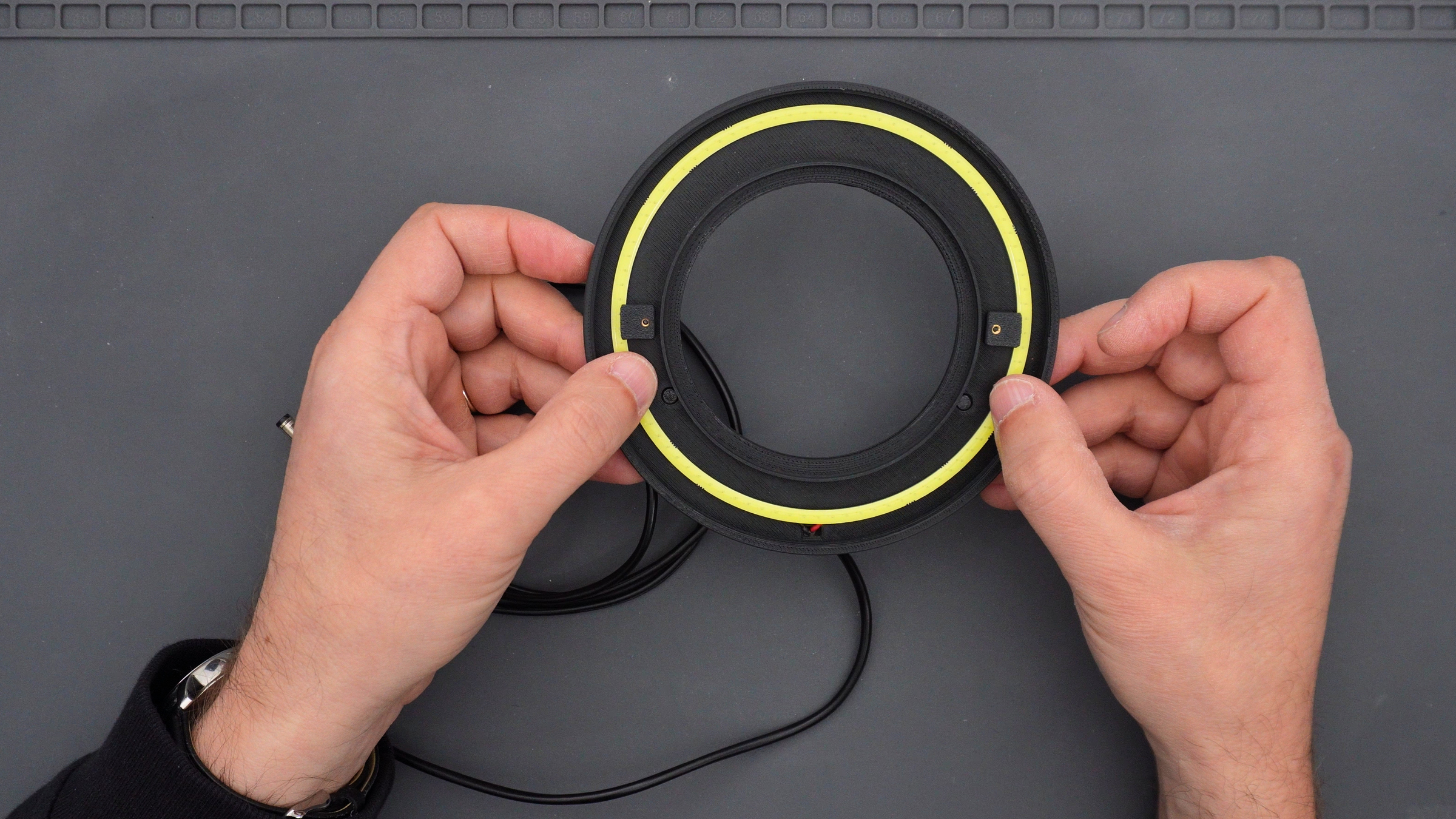 DIY Portable LED Ring Light with Quick Release (3D Printed)7.png