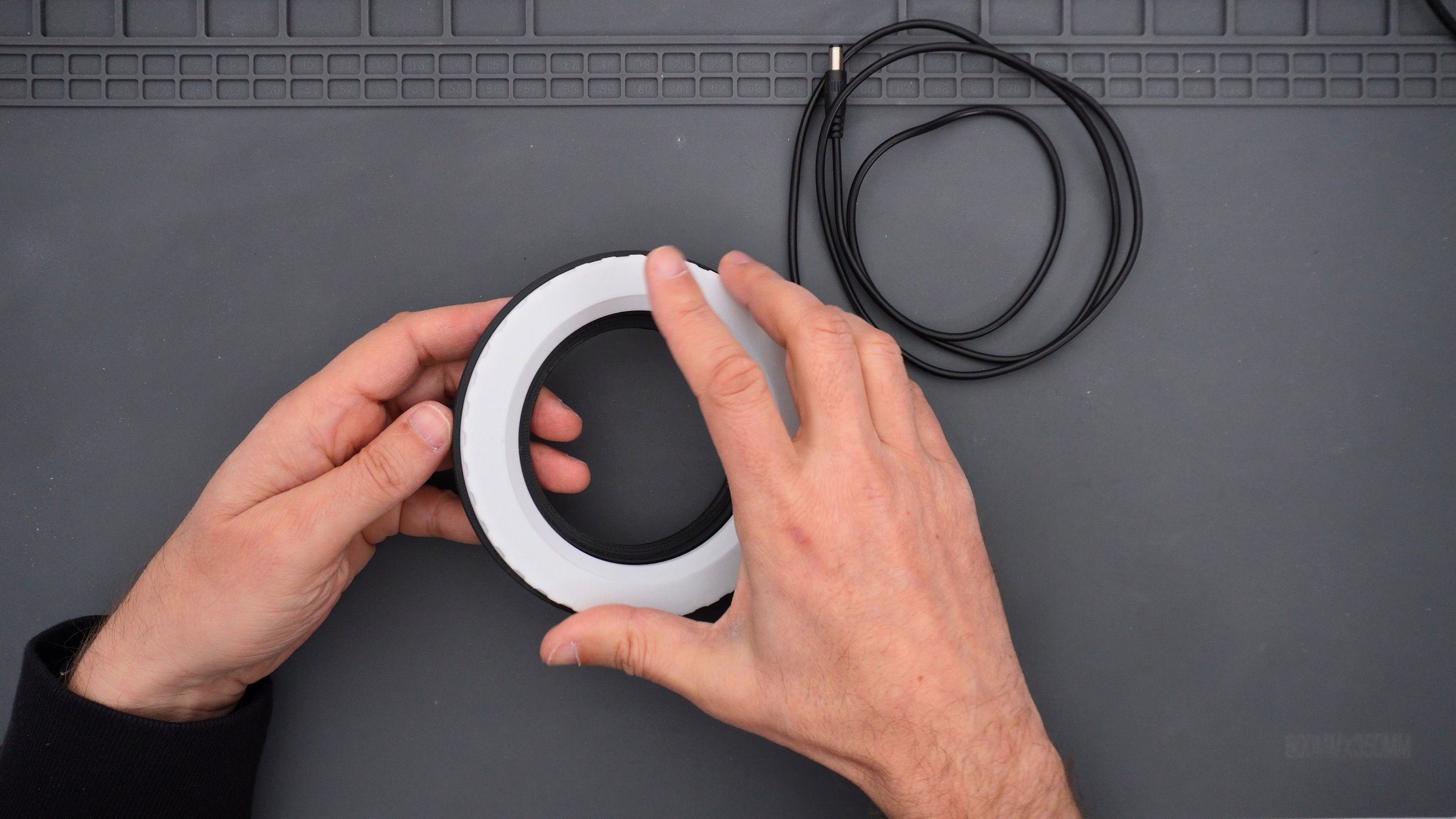 DIY Portable LED Ring Light with Quick Release (3D Printed)8.png