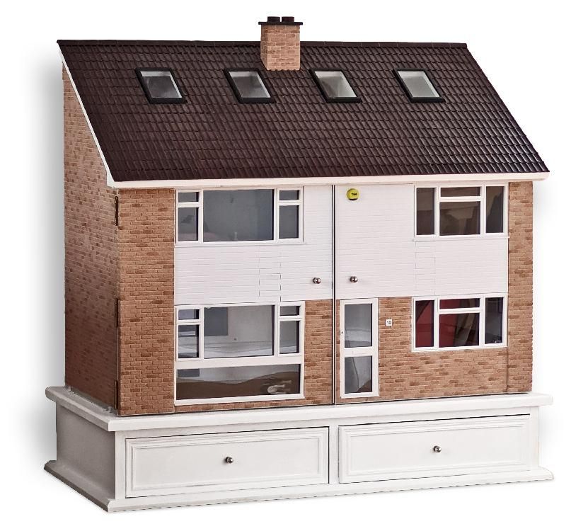 DollsHouseFrontSide.jpg
