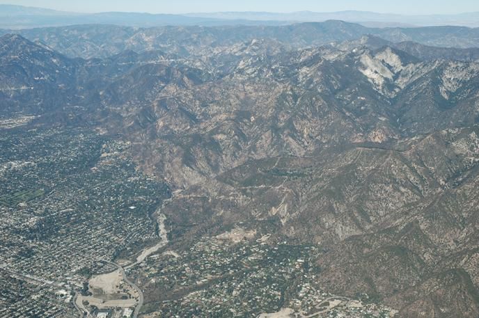 Eaton_canyon_from_the_air.jpg