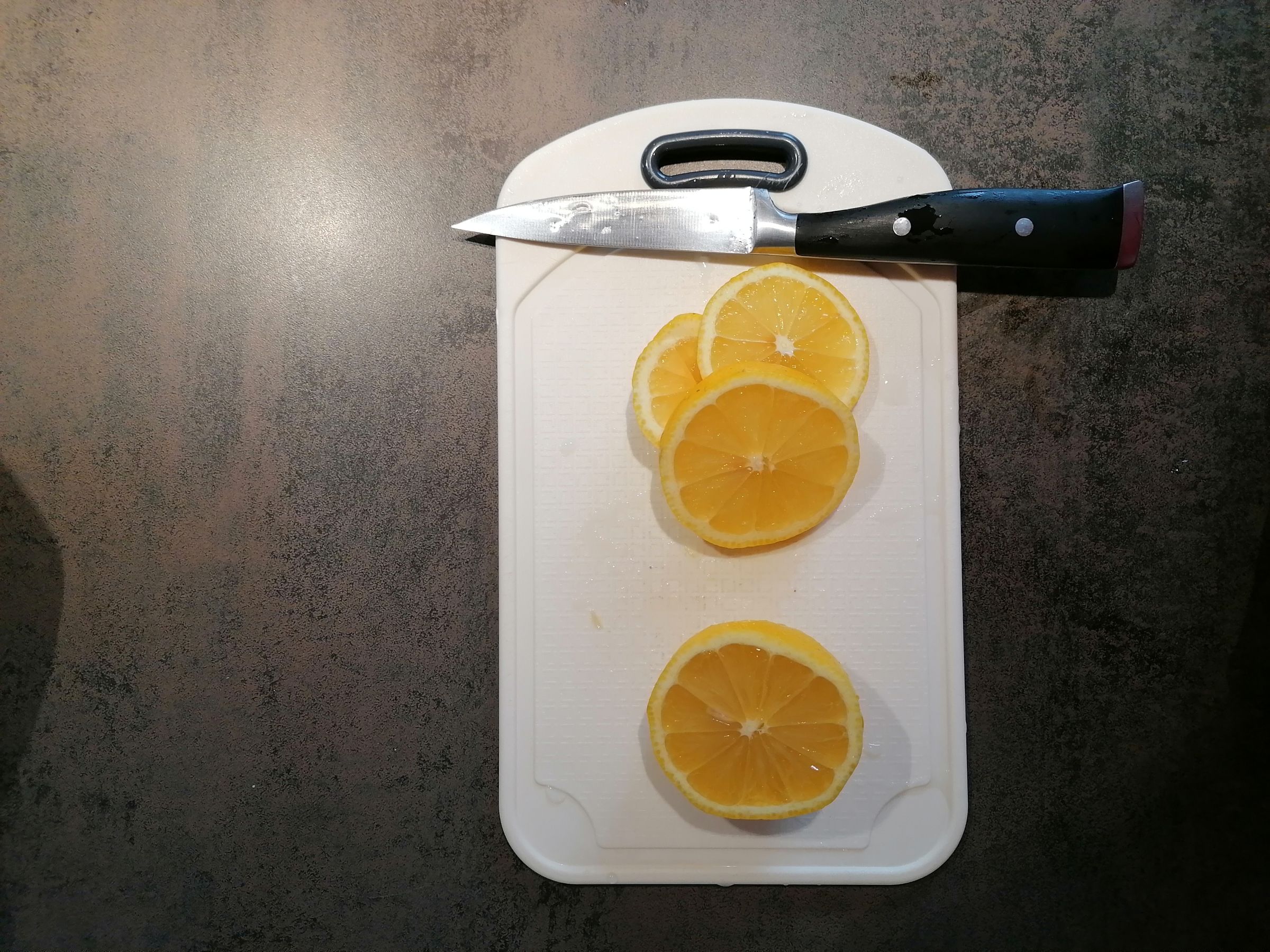 Geschnitte zitronen.jpg