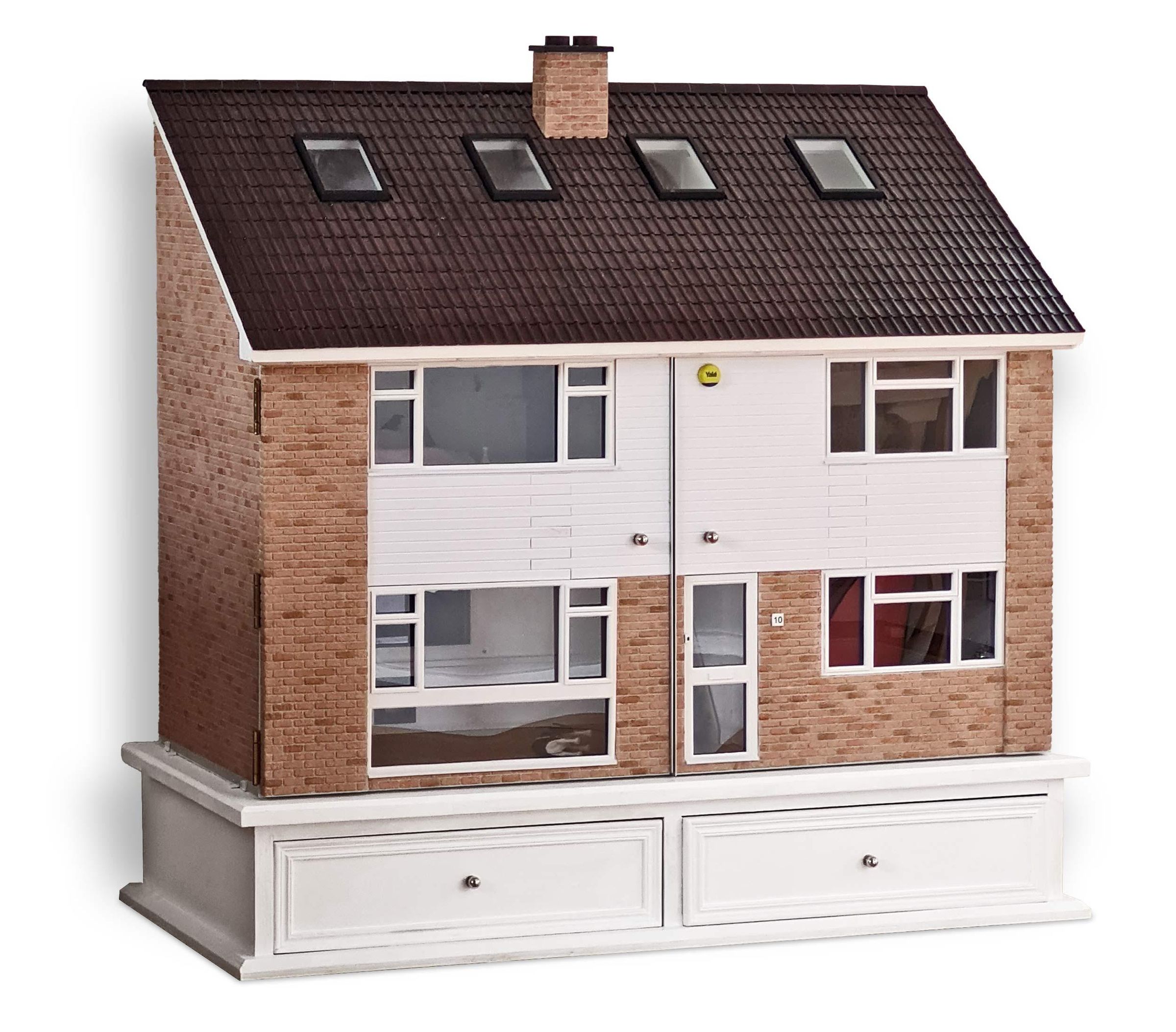 InstructDollsHouseFrontSide.jpg