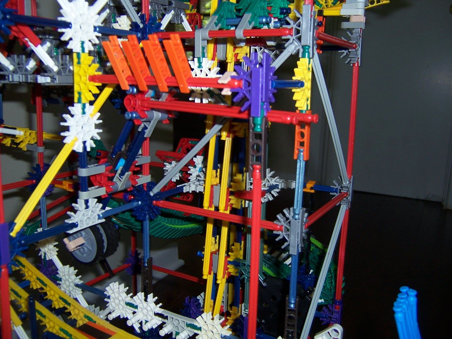 Knex Ball Machine Parallax 033.jpg