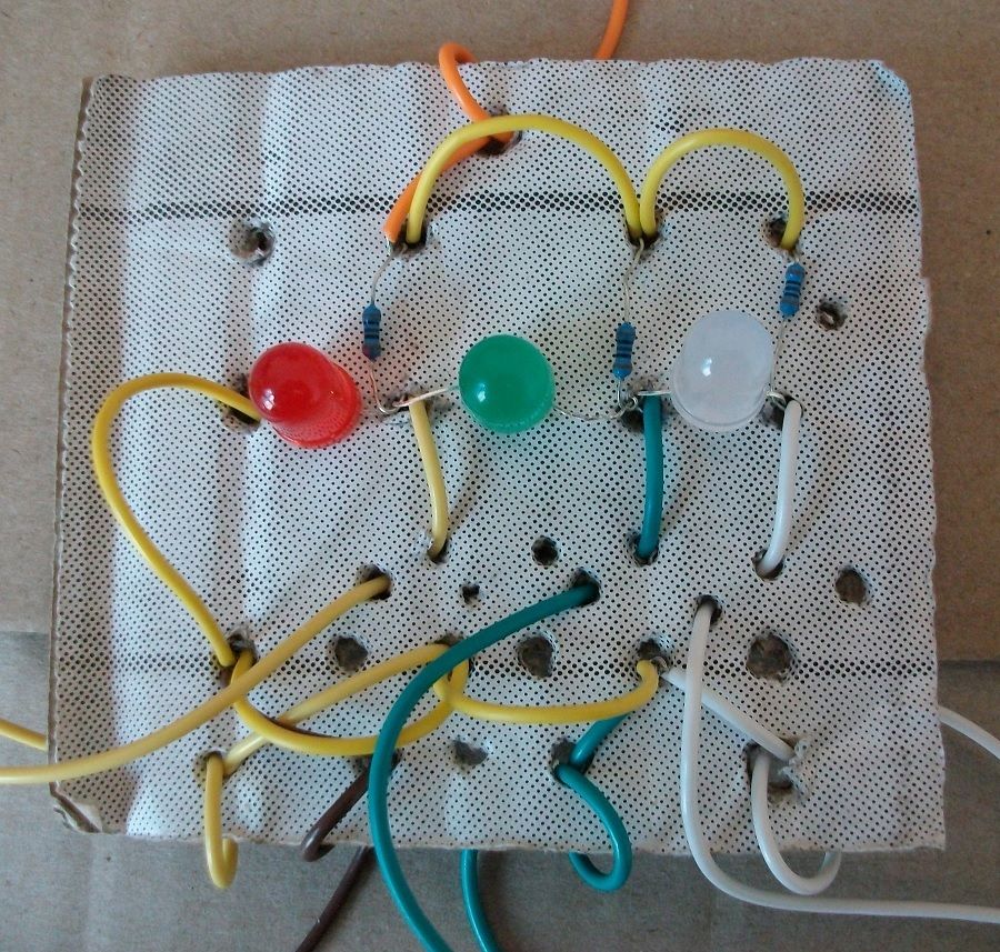 LEDs Switches 01 Circuit.jpg