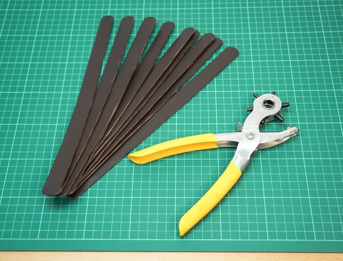 Leather Yarn Holder 2a.jpg