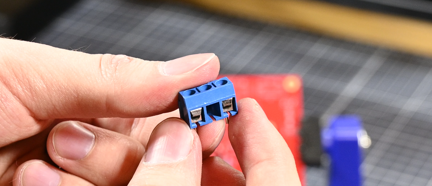Middle Pin Removed Terminal.png