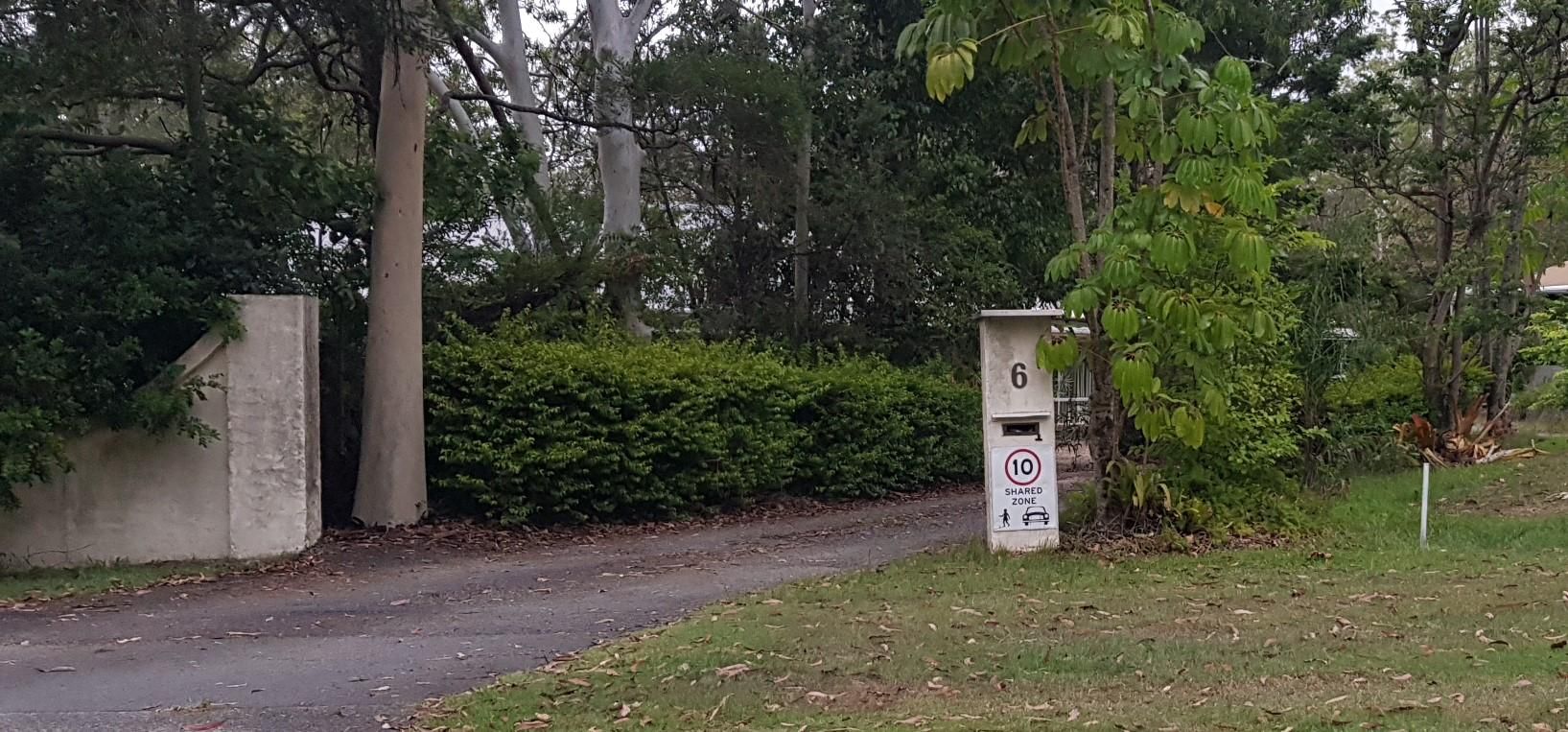 OldMailBox2.jpg