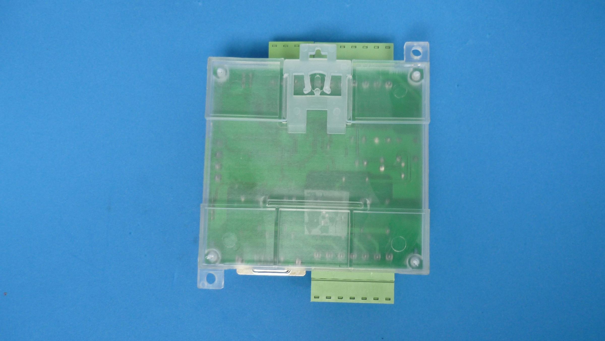 PLC_CLONE_ARDUINO_DINRAIL.jpg