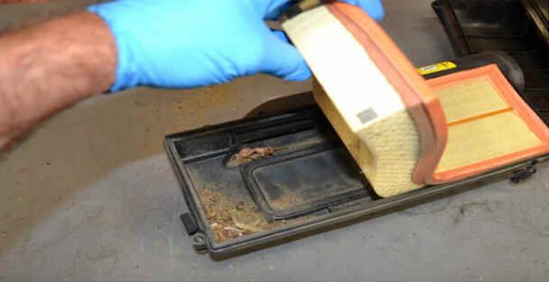 Replace-Engine-Air-Filter-for-Benz-W204-4.jpg
