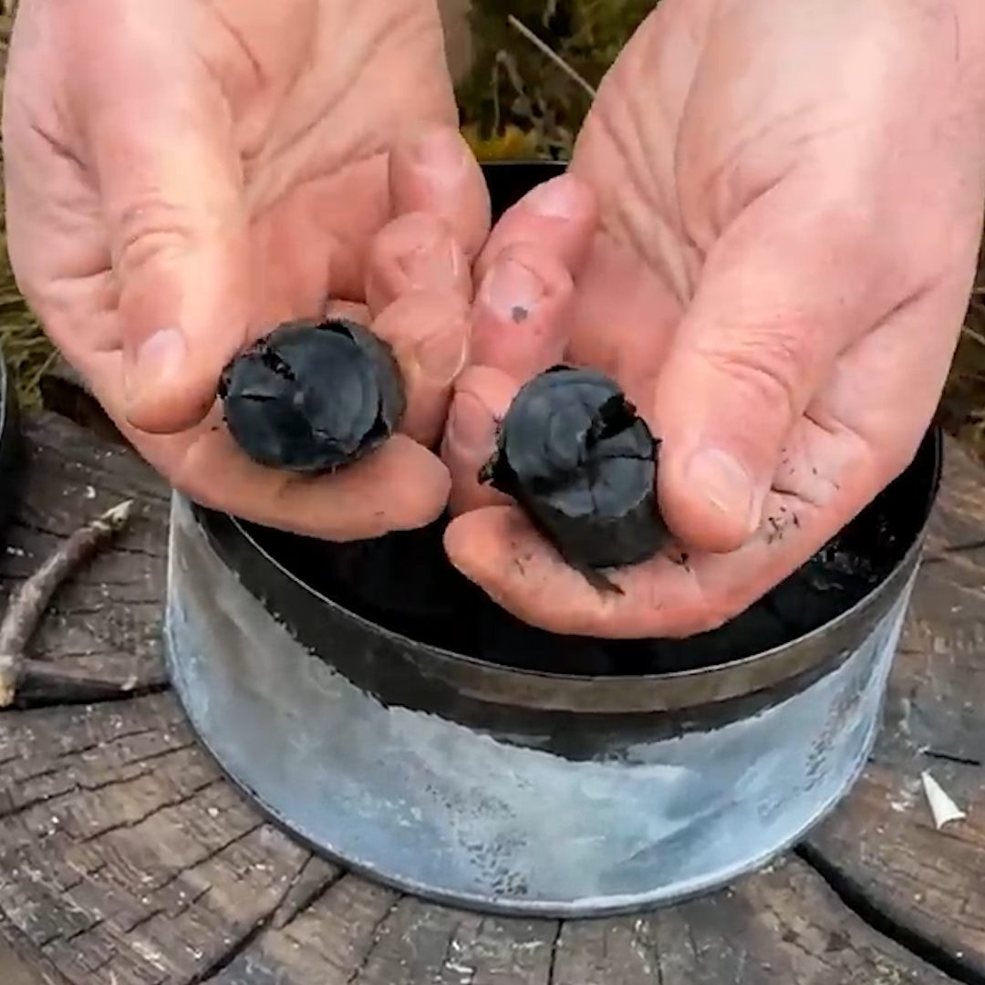 SSYouTube.online_Amazing Lifehack How to Easily Make Natural Charcoal. #survival #lifehacks #camping_720p.00_00_27_20.Still015.png