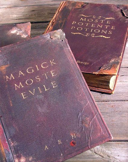Spellbooks 02.jpg