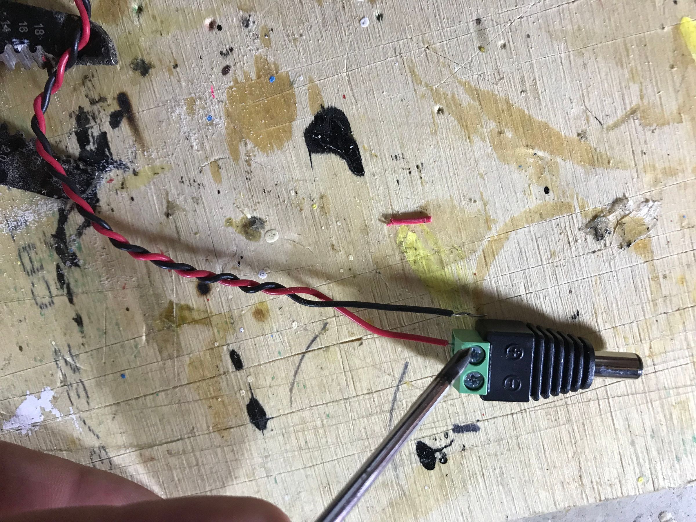 Step 15e - wiring up power connector for monitor.JPG