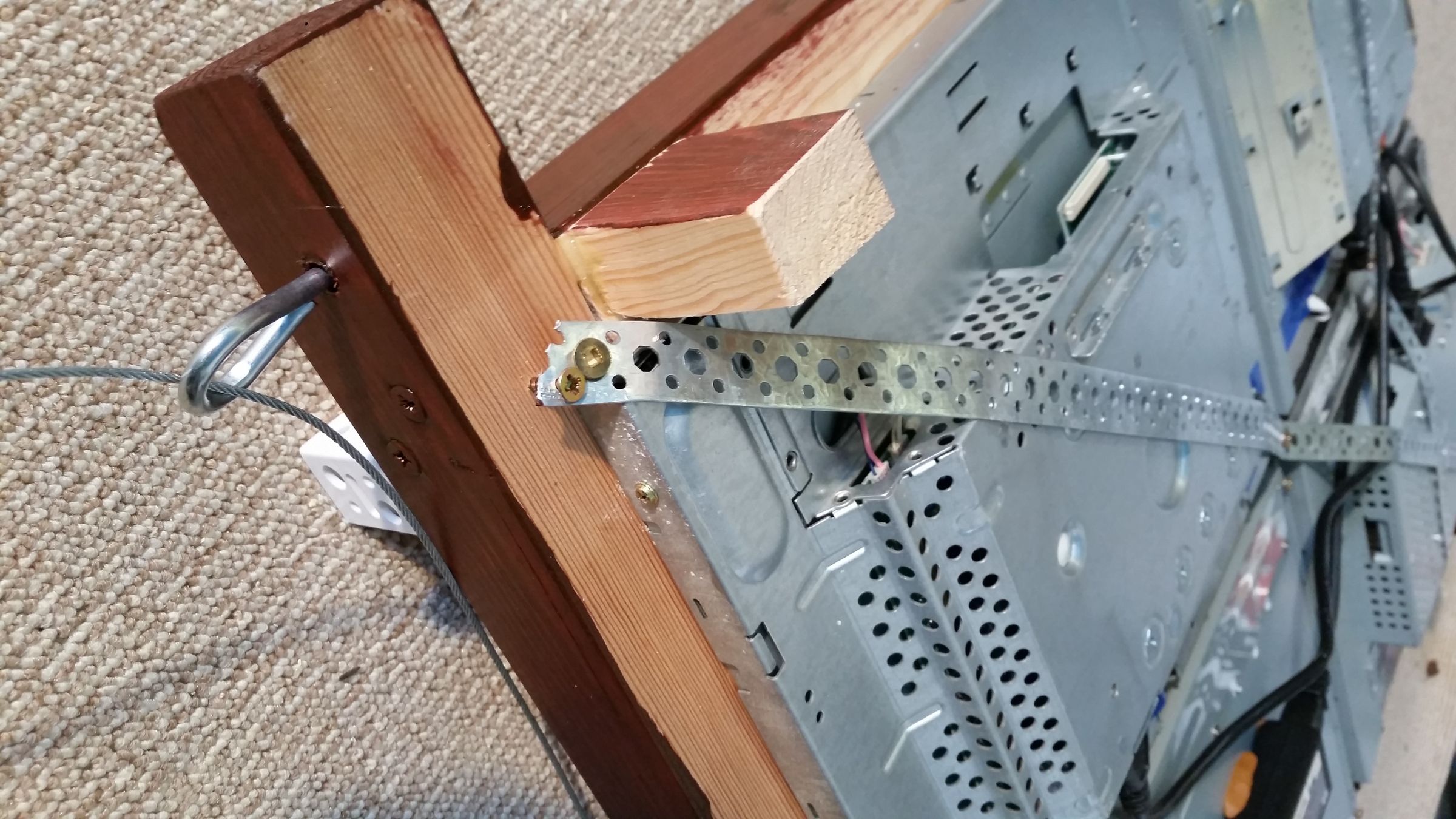 Strapping and hanging hardware closeup.jpg