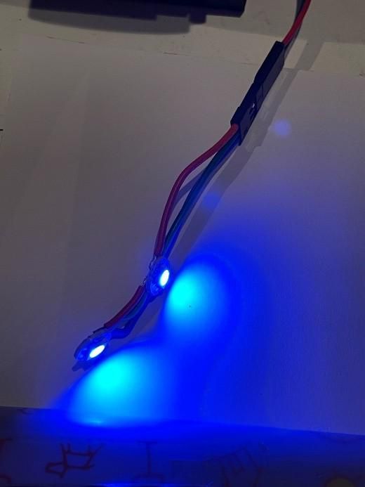 Teste L&ouml;tung 2LEDs leuchten.jpg