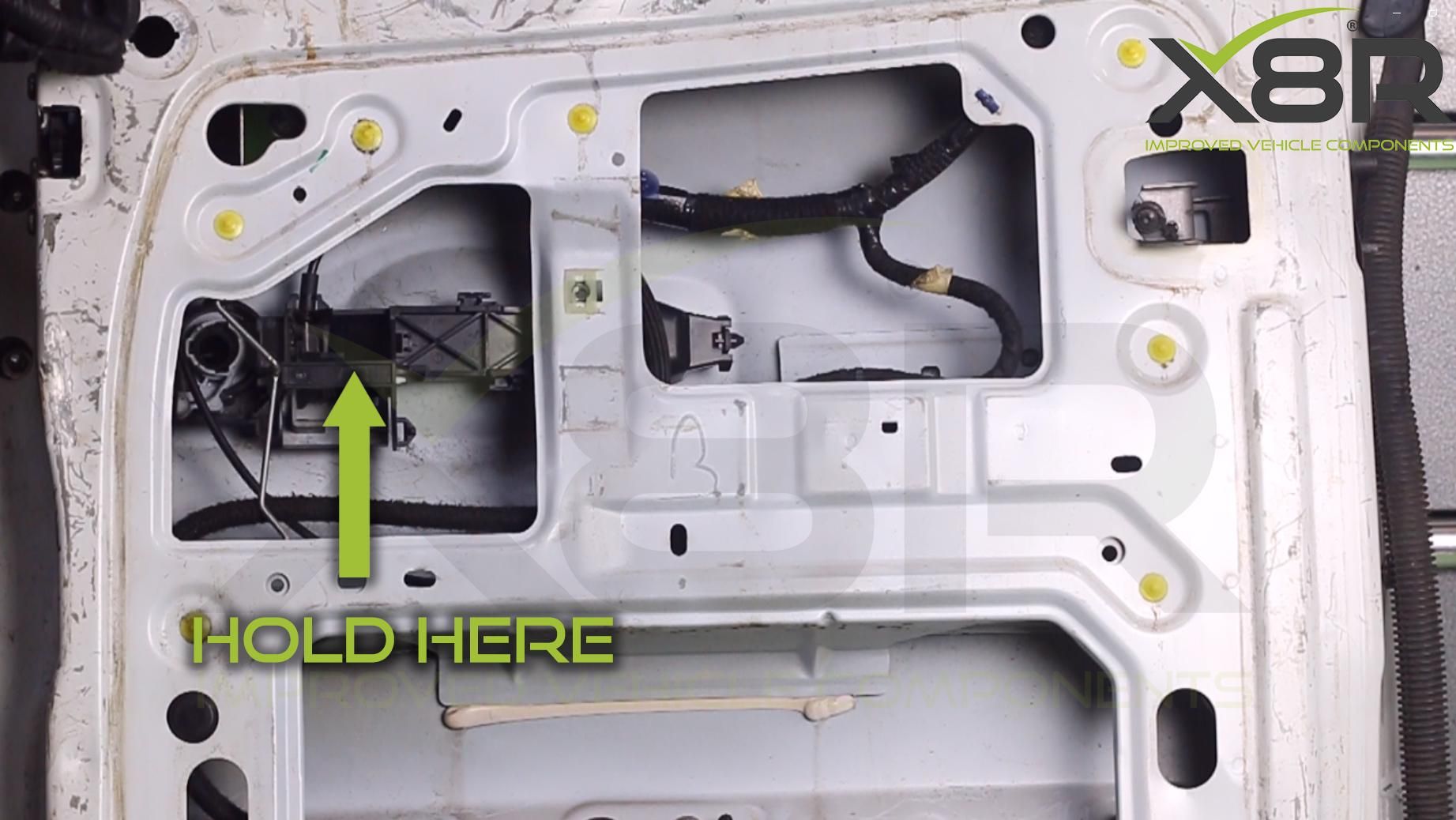 X8R0238 UD hold main body.jpg