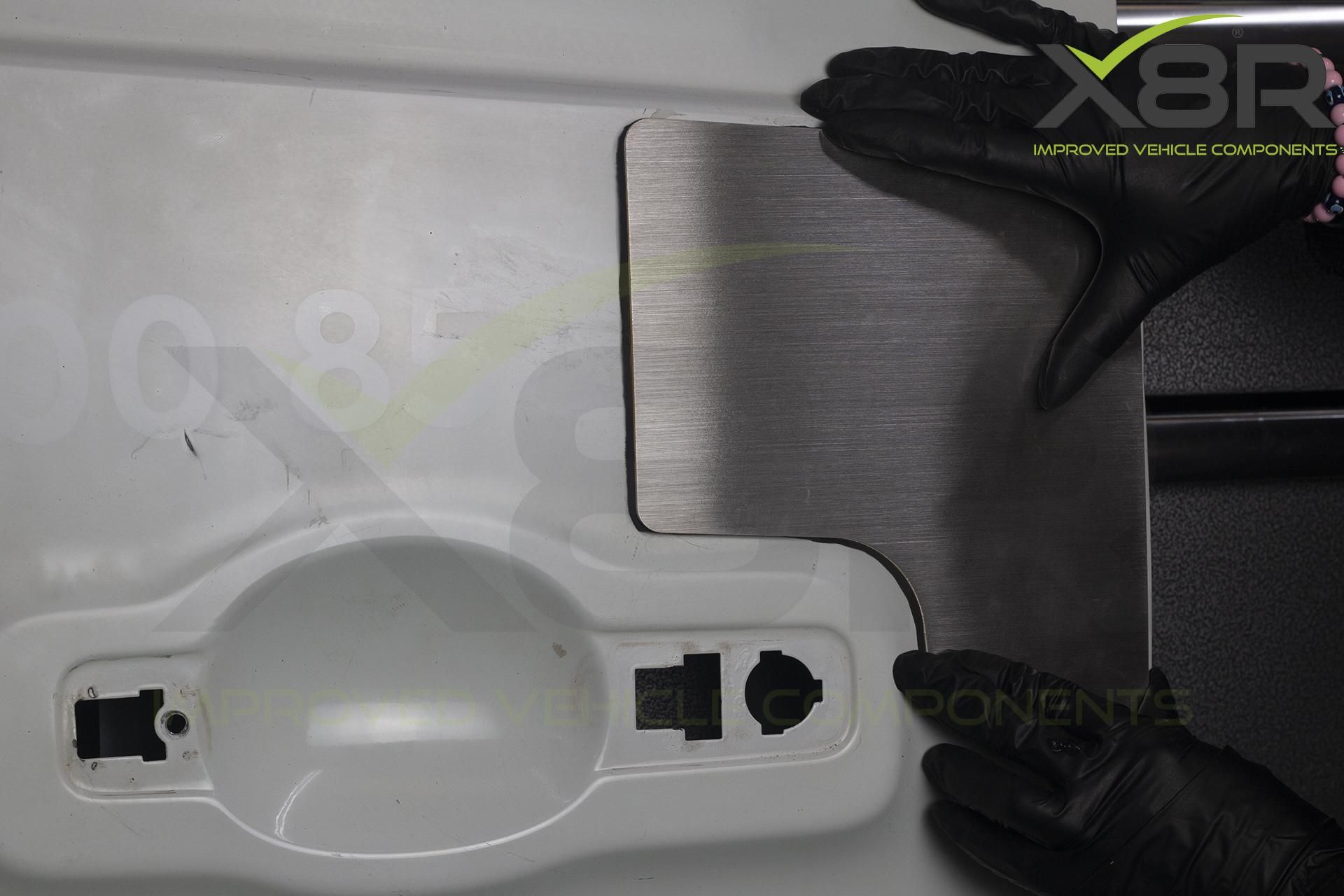 X8R0238 UD put on door.jpg
