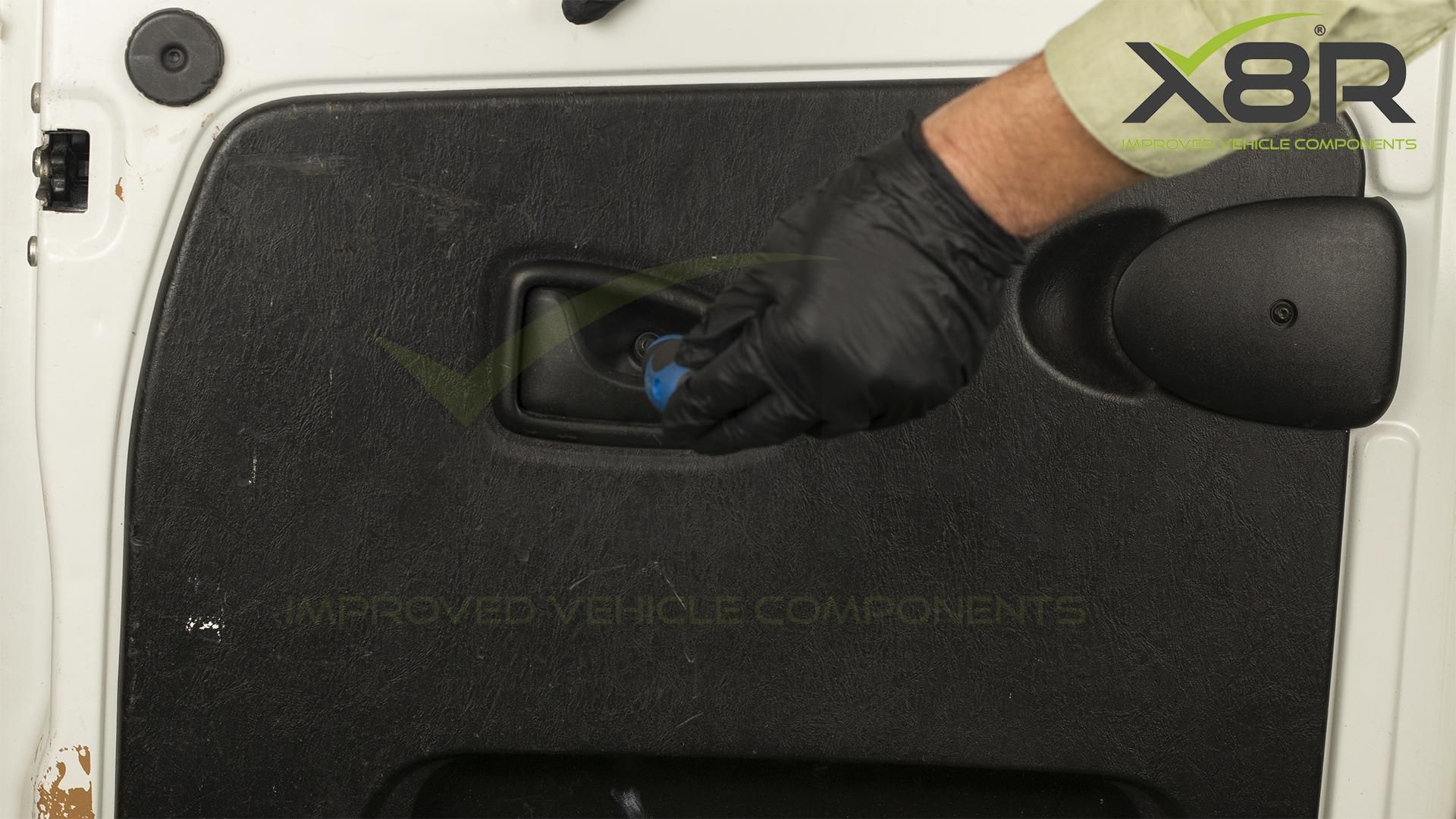 X8R0238 UD remove handle 1.jpg