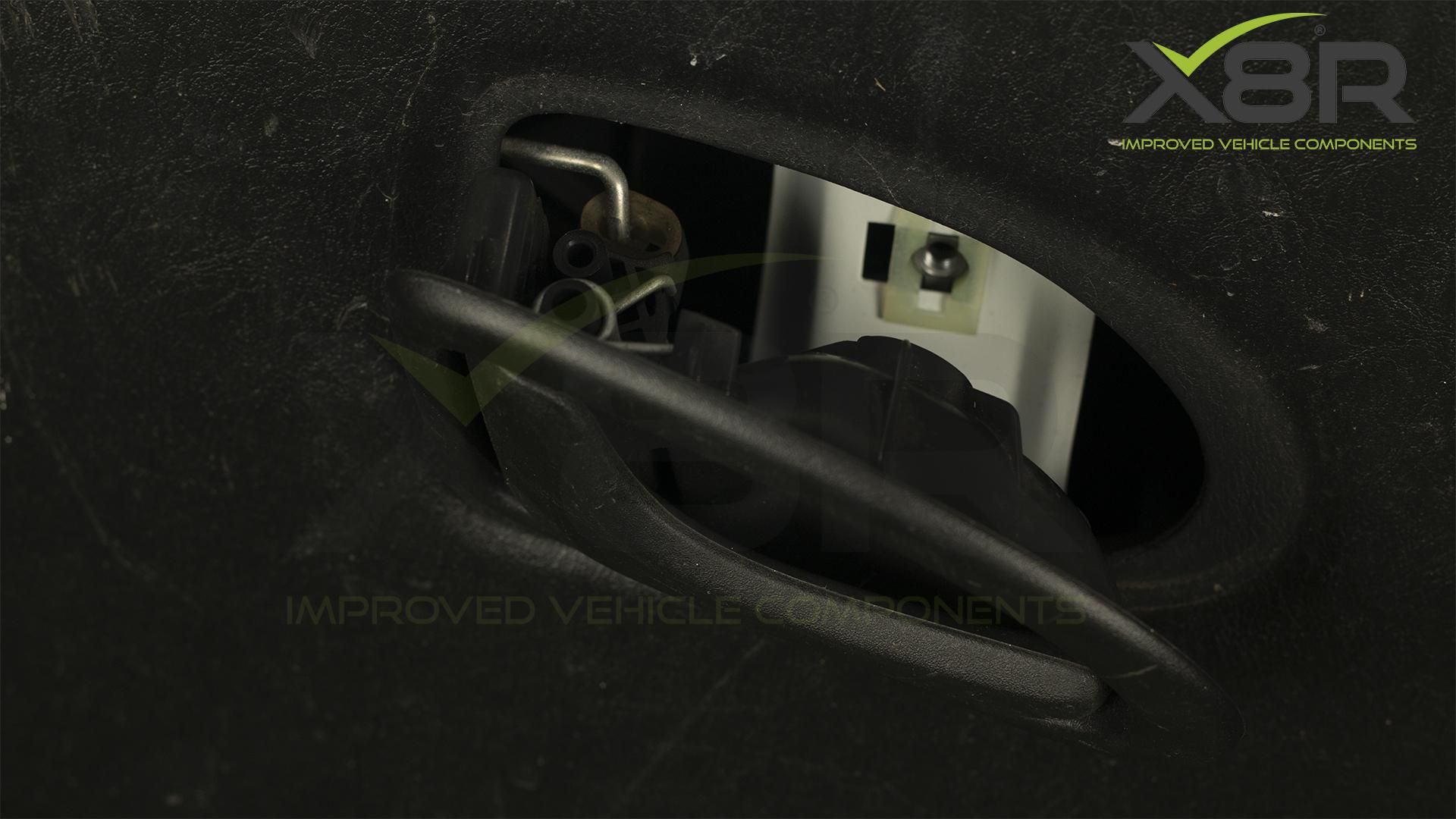 X8R0238 UD remove handle 2.jpg