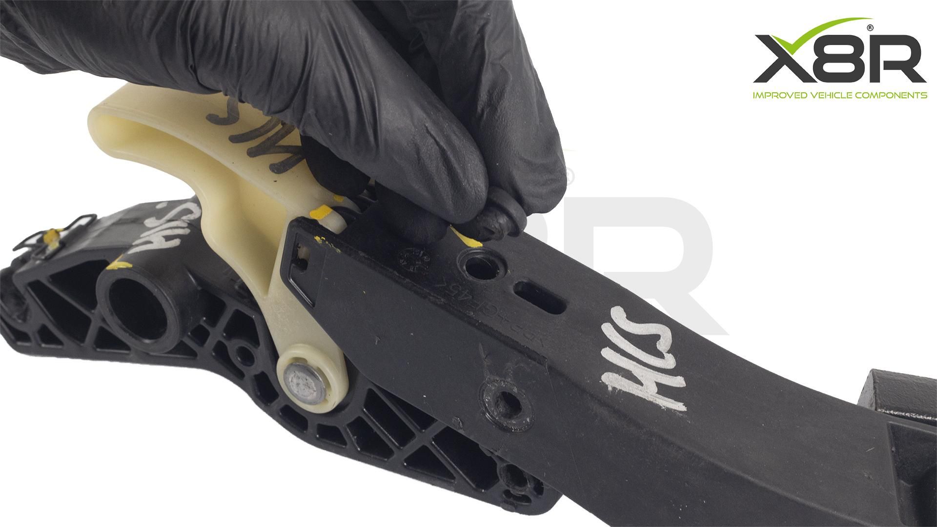 X8R0263 remove bung.jpg