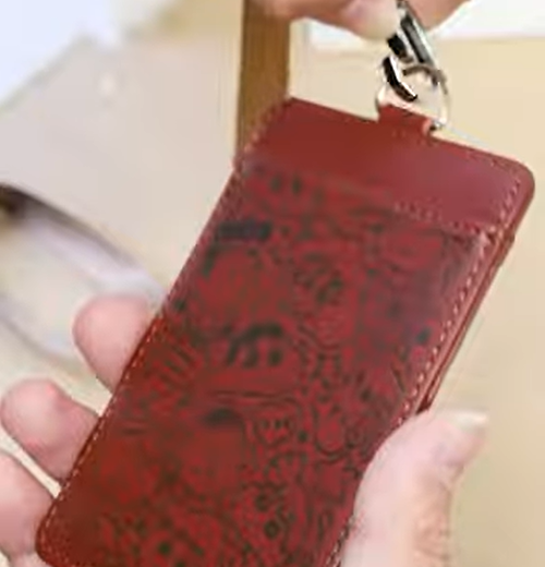 assemble leather card holder.png