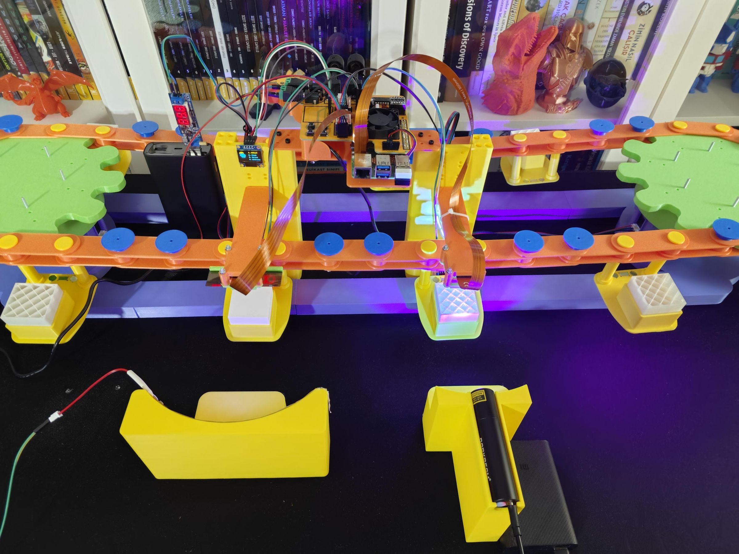 assembly_163_conveyor_running_uv_sources.jpg