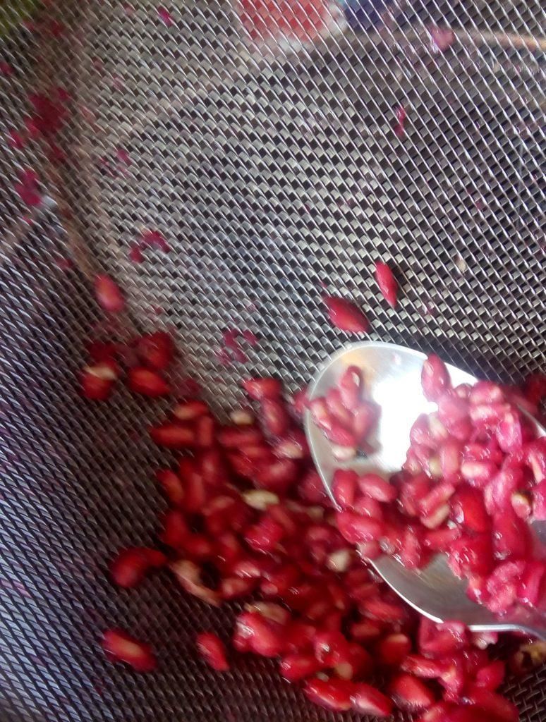 bestfashion.club-How-to-Make-Pomegranate-Syrup-7-774x1024.jpg