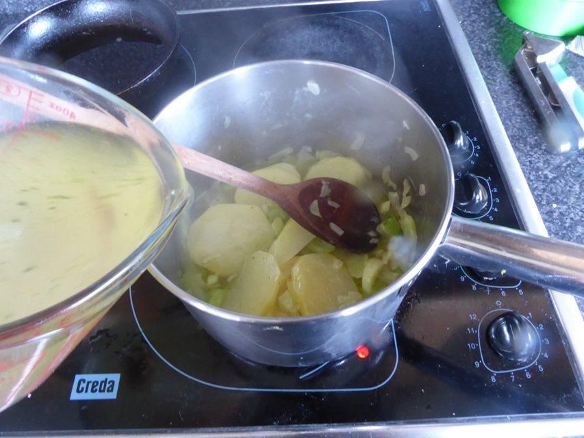 courgette and fennel soup add stock.JPG