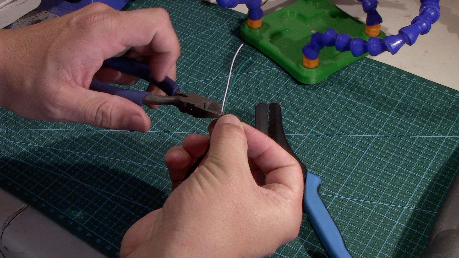 cut wires.jpg