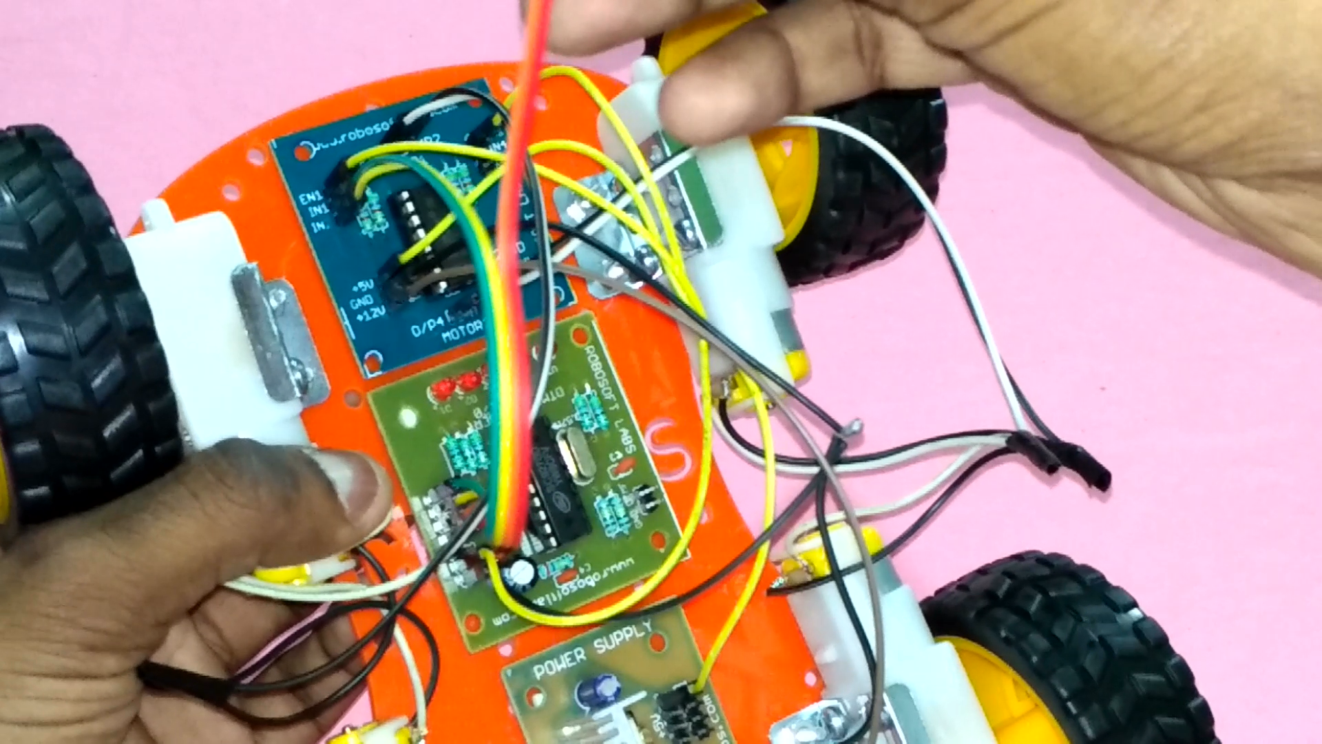 how to make a mobile controlled robot dtmf based without microcontroller robogeeks (Time 0_06_45;00).png