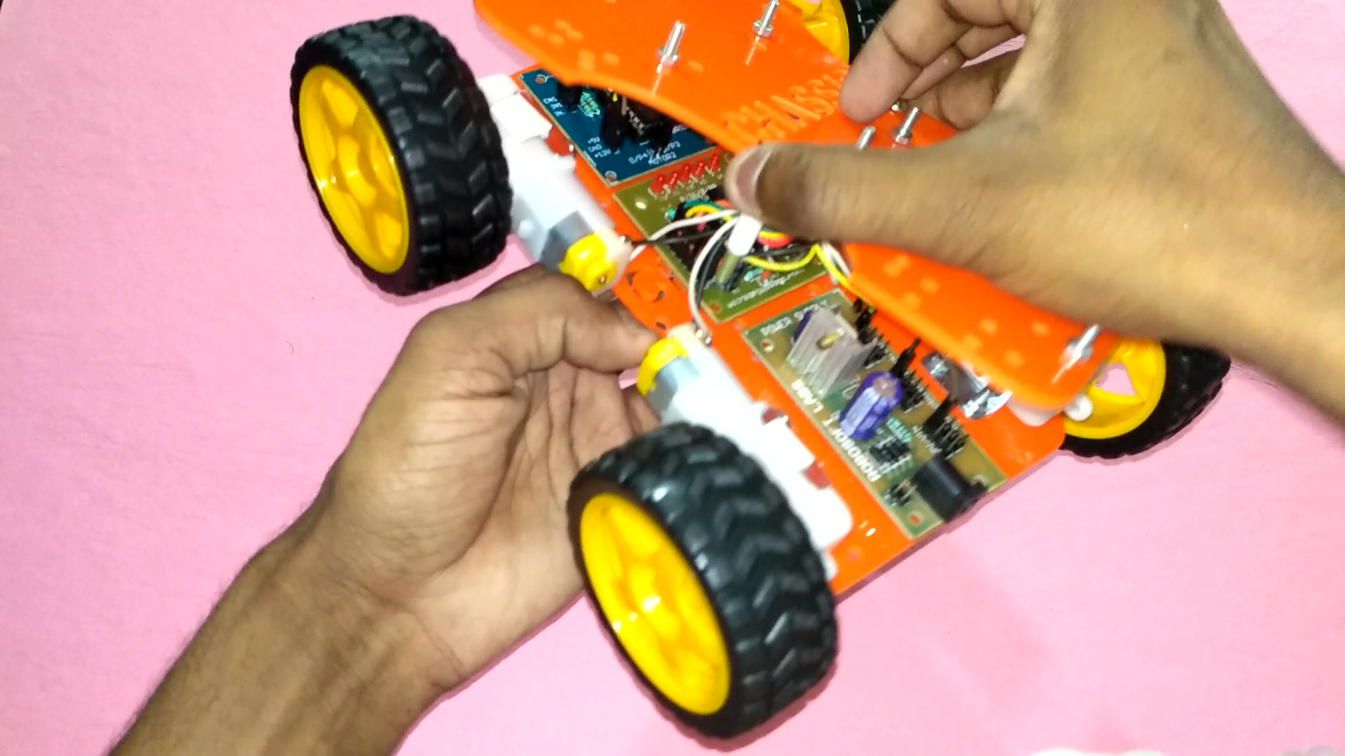 how to make a mobile controlled robot dtmf based without microcontroller robogeeks (Time 0_07_35;05).png