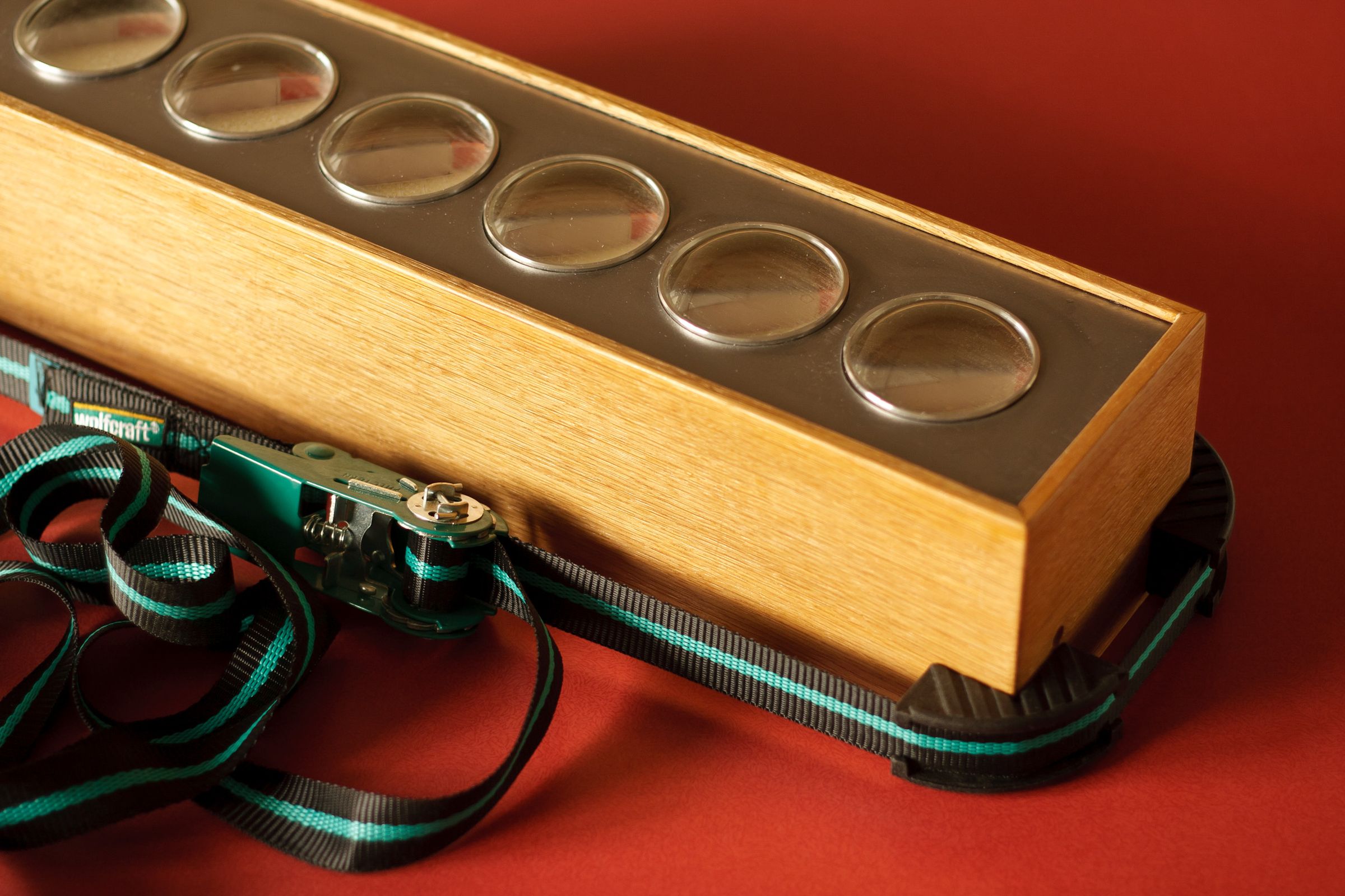 hugenixieclock40.jpg